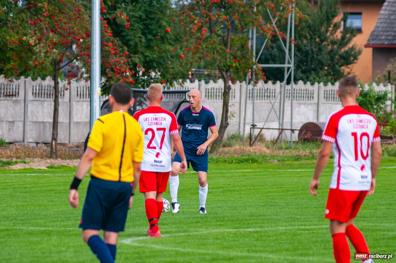 Zdjęcie w galerii na portalu naszraciborz.pl: Czerwona kartka pogrążyła Zameczek [FOTO] wiadomości z regionu