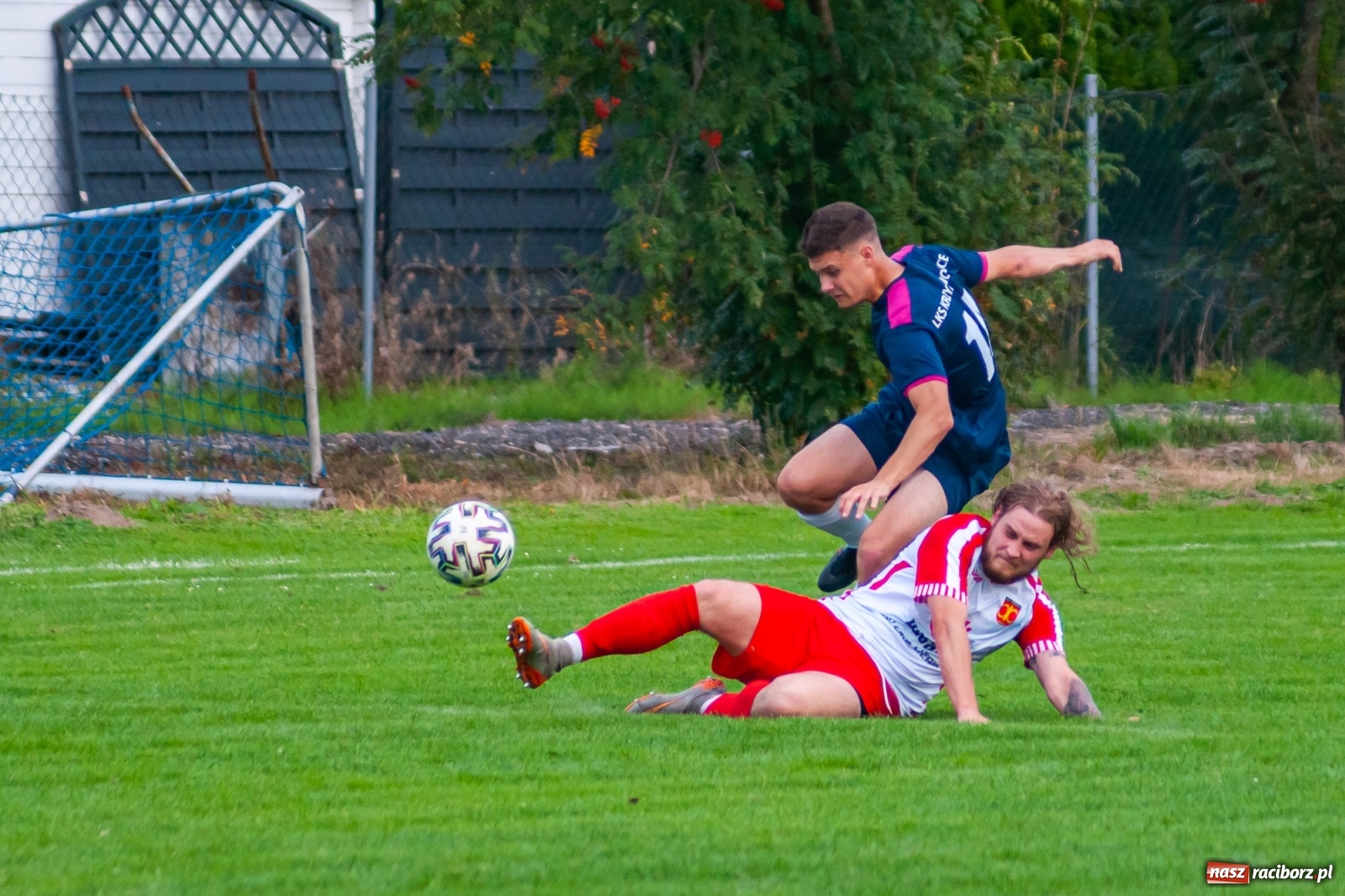Zdjęcie w galerii na portalu naszraciborz.pl: Czerwona kartka pogrążyła Zameczek [FOTO] wiadomości z regionu