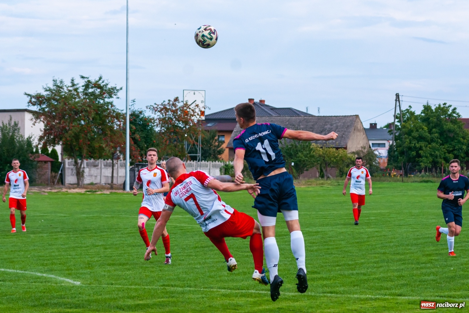 Zdjęcie w galerii na portalu naszraciborz.pl: Czerwona kartka pogrążyła Zameczek [FOTO] wiadomości z regionu