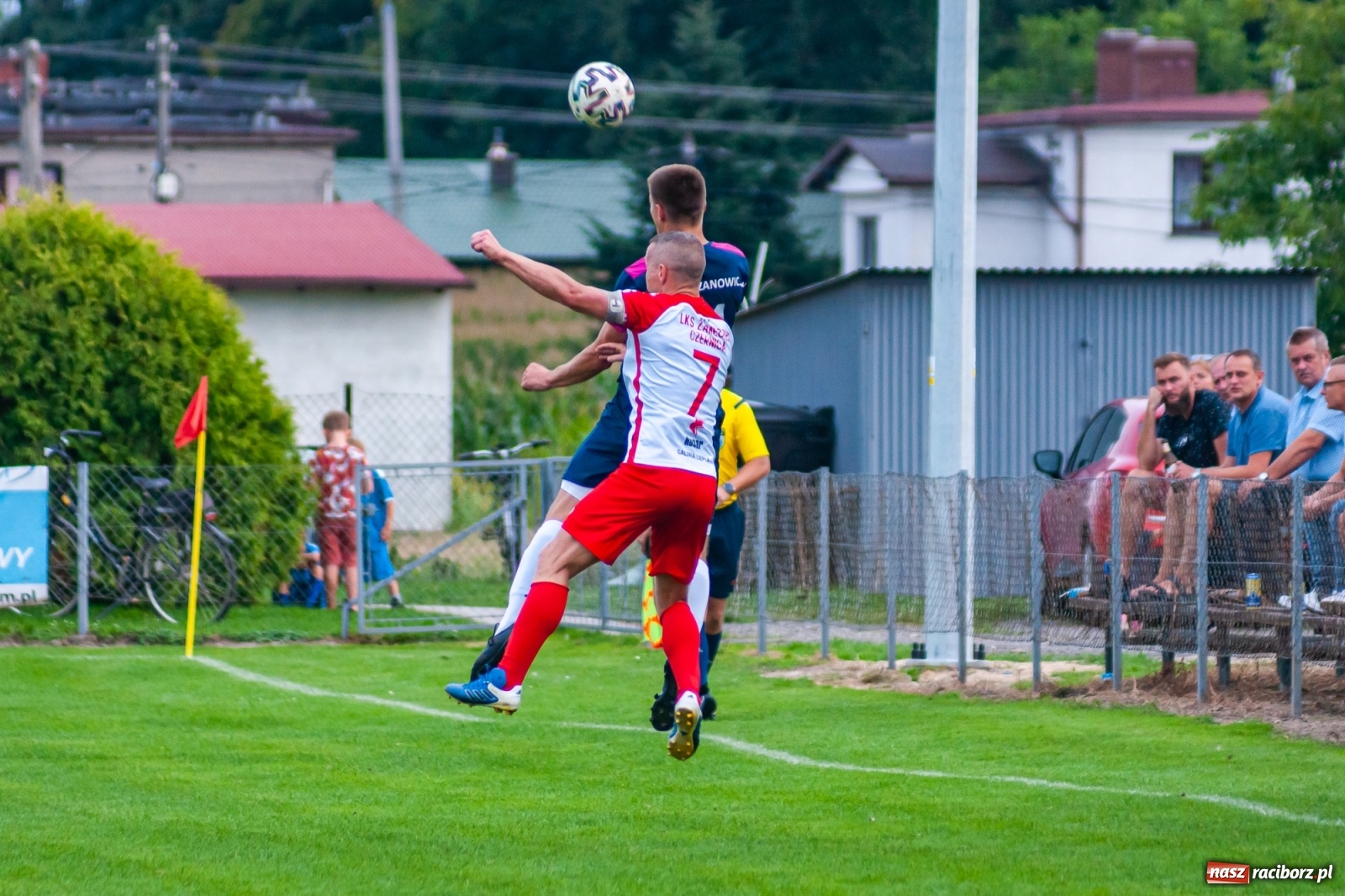 Zdjęcie w galerii na portalu naszraciborz.pl: Czerwona kartka pogrążyła Zameczek [FOTO] wiadomości z regionu