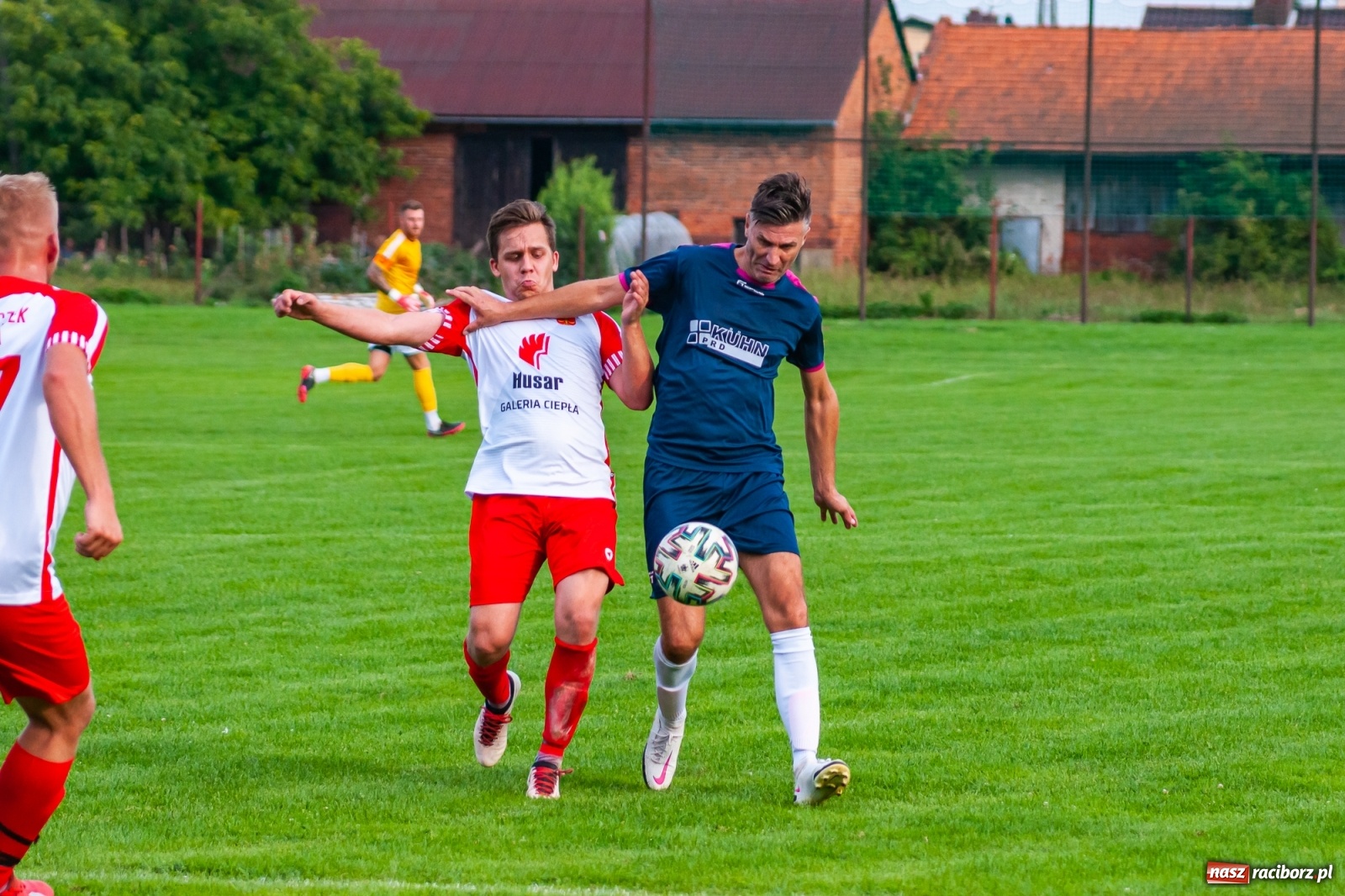 Zdjęcie w galerii na portalu naszraciborz.pl: Czerwona kartka pogrążyła Zameczek [FOTO] wiadomości z regionu