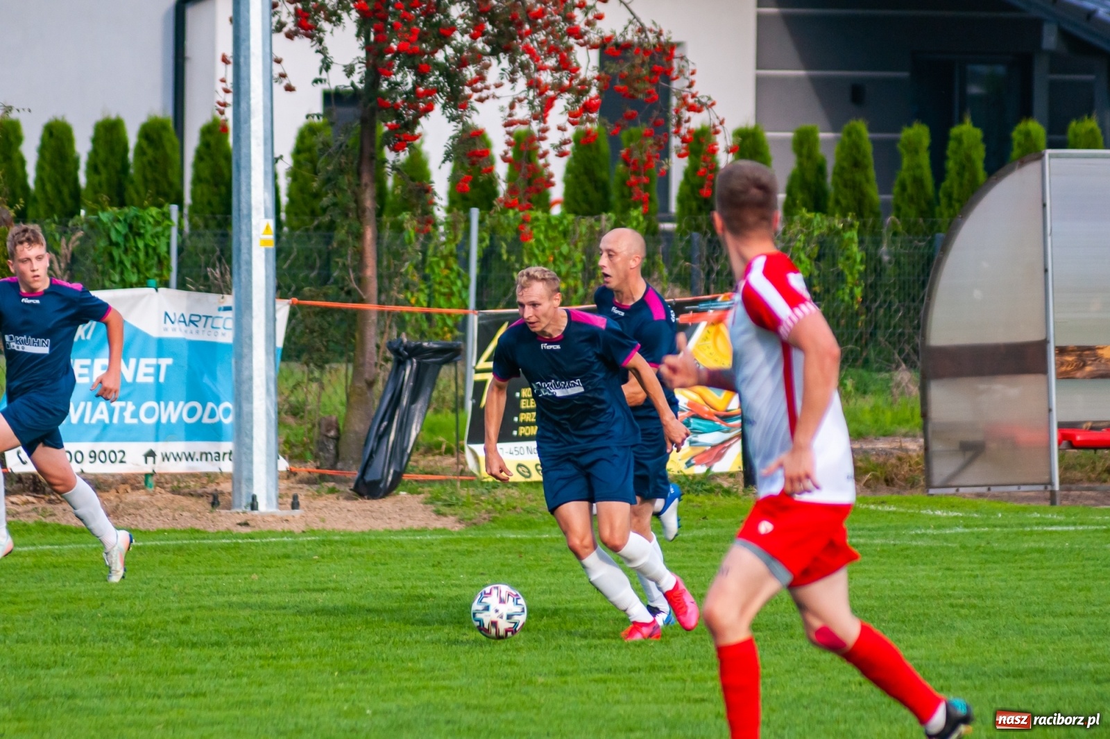 Zdjęcie w galerii na portalu naszraciborz.pl: Czerwona kartka pogrążyła Zameczek [FOTO] wiadomości z regionu