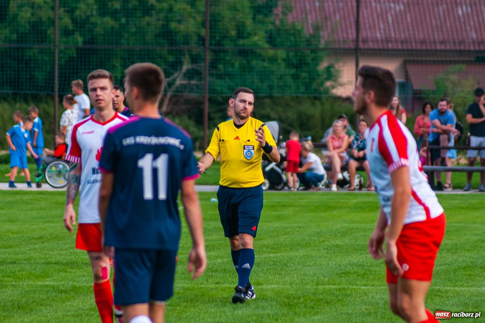 Zdjęcie w galerii na portalu naszraciborz.pl: Czerwona kartka pogrążyła Zameczek [FOTO] wiadomości z regionu