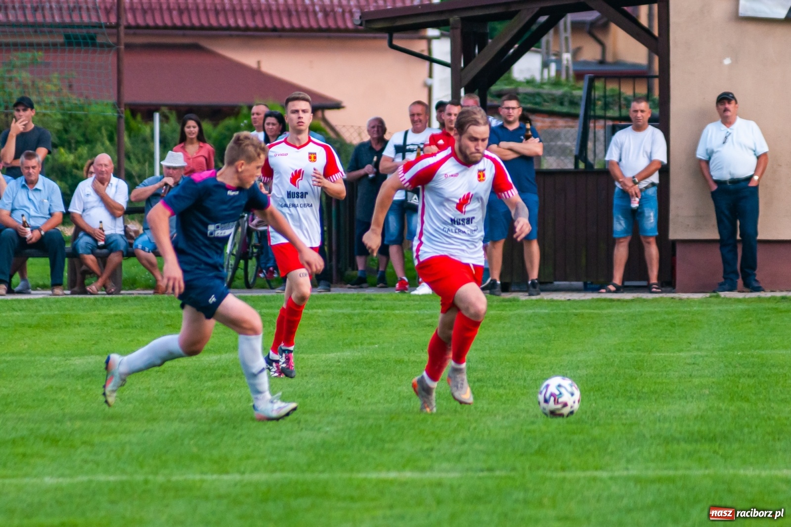 Zdjęcie w galerii na portalu naszraciborz.pl: Czerwona kartka pogrążyła Zameczek [FOTO] wiadomości z regionu