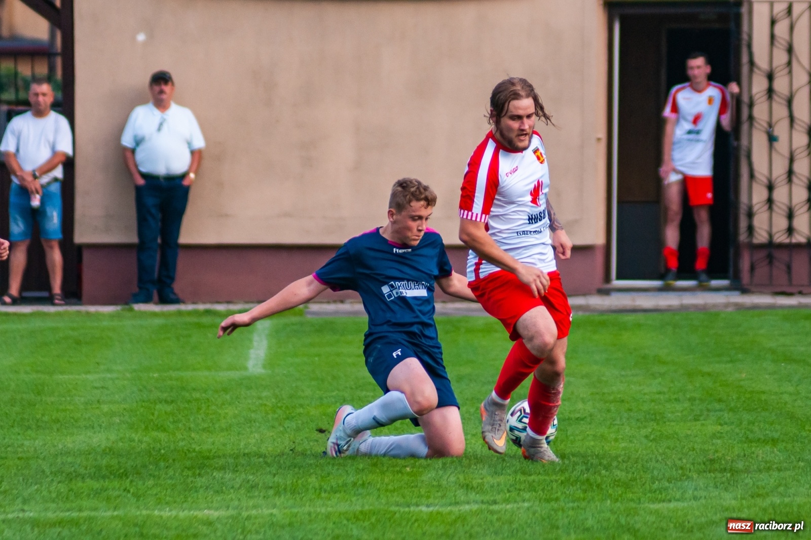 Zdjęcie w galerii na portalu naszraciborz.pl: Czerwona kartka pogrążyła Zameczek [FOTO] wiadomości z regionu