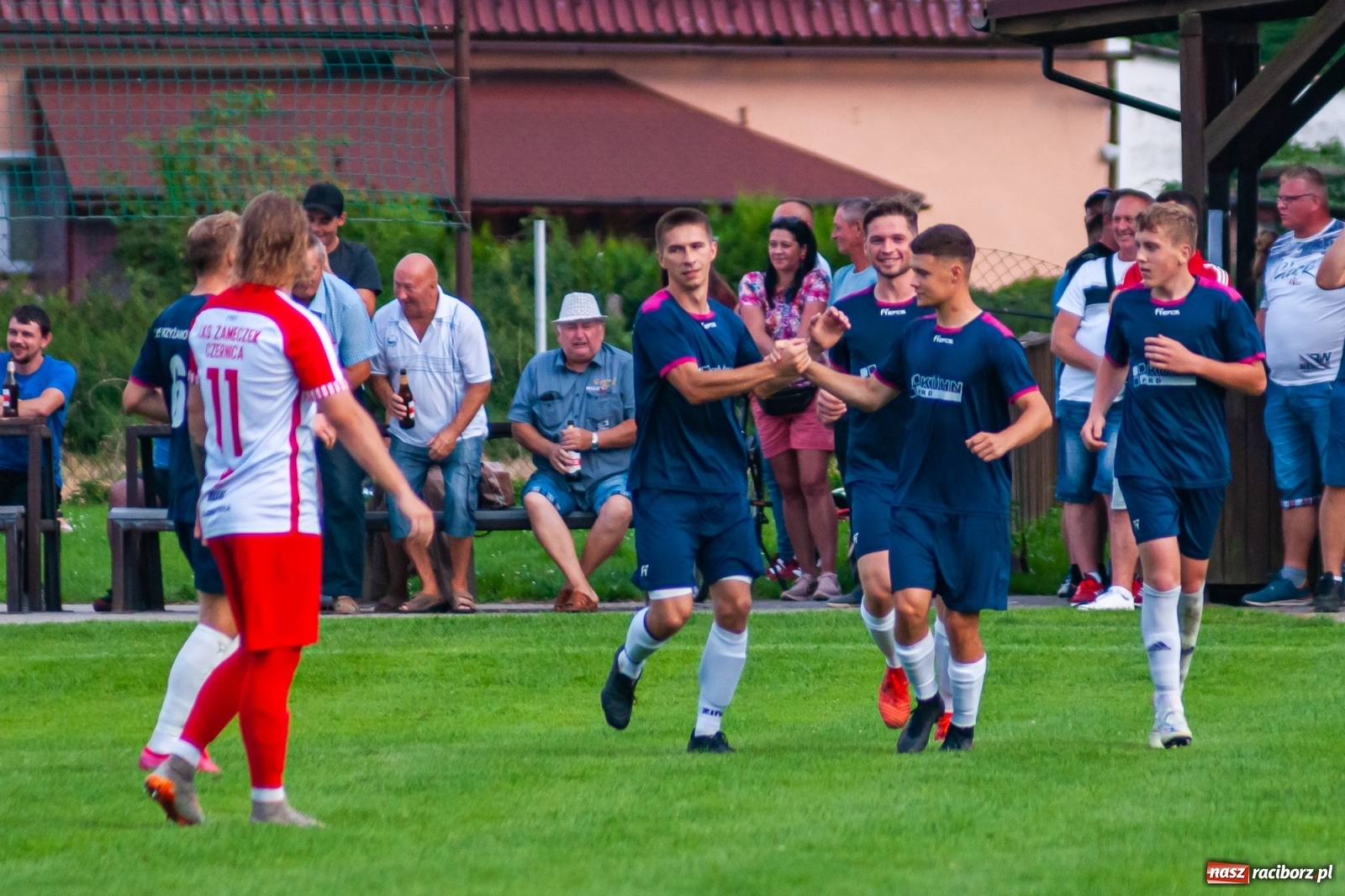 Zdjęcie w galerii na portalu naszraciborz.pl: Czerwona kartka pogrążyła Zameczek [FOTO] wiadomości z regionu