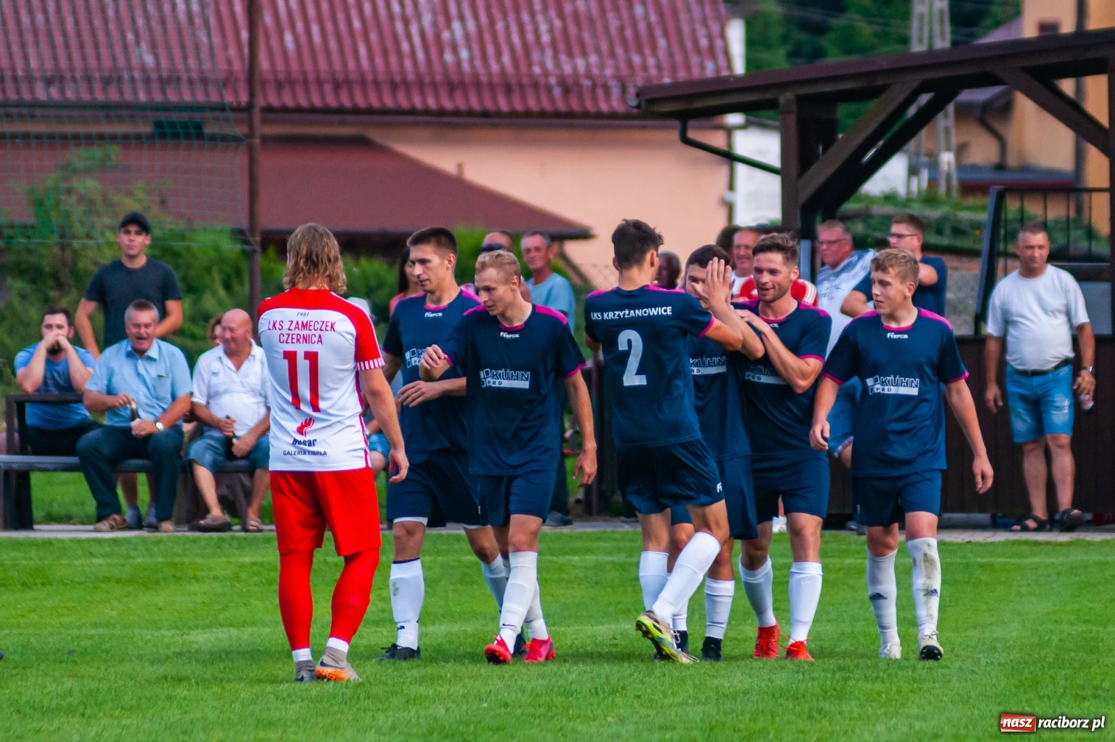 Zdjęcie w galerii na portalu naszraciborz.pl: Czerwona kartka pogrążyła Zameczek [FOTO] wiadomości z regionu