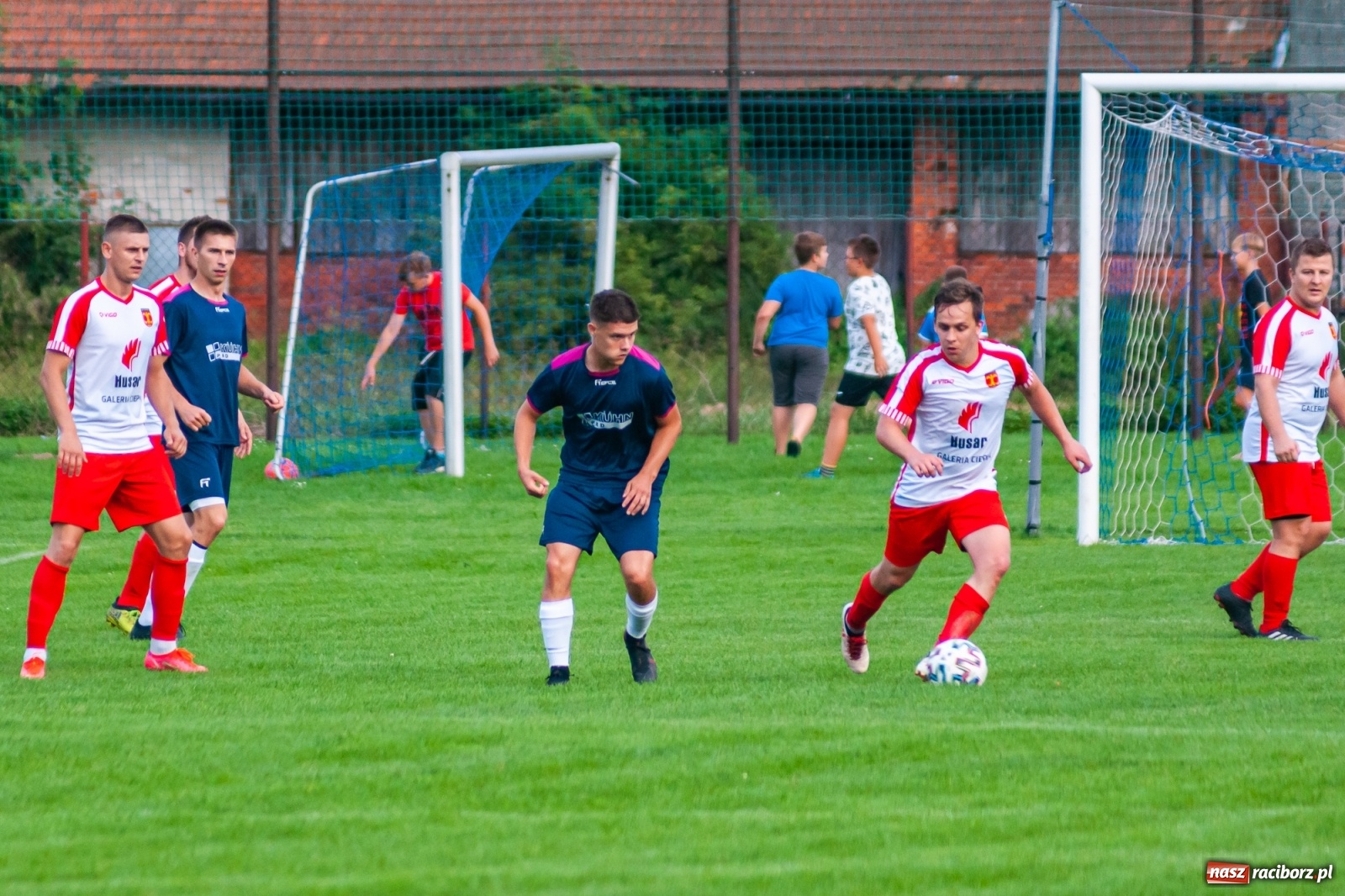 Zdjęcie w galerii na portalu naszraciborz.pl: Czerwona kartka pogrążyła Zameczek [FOTO] wiadomości z regionu