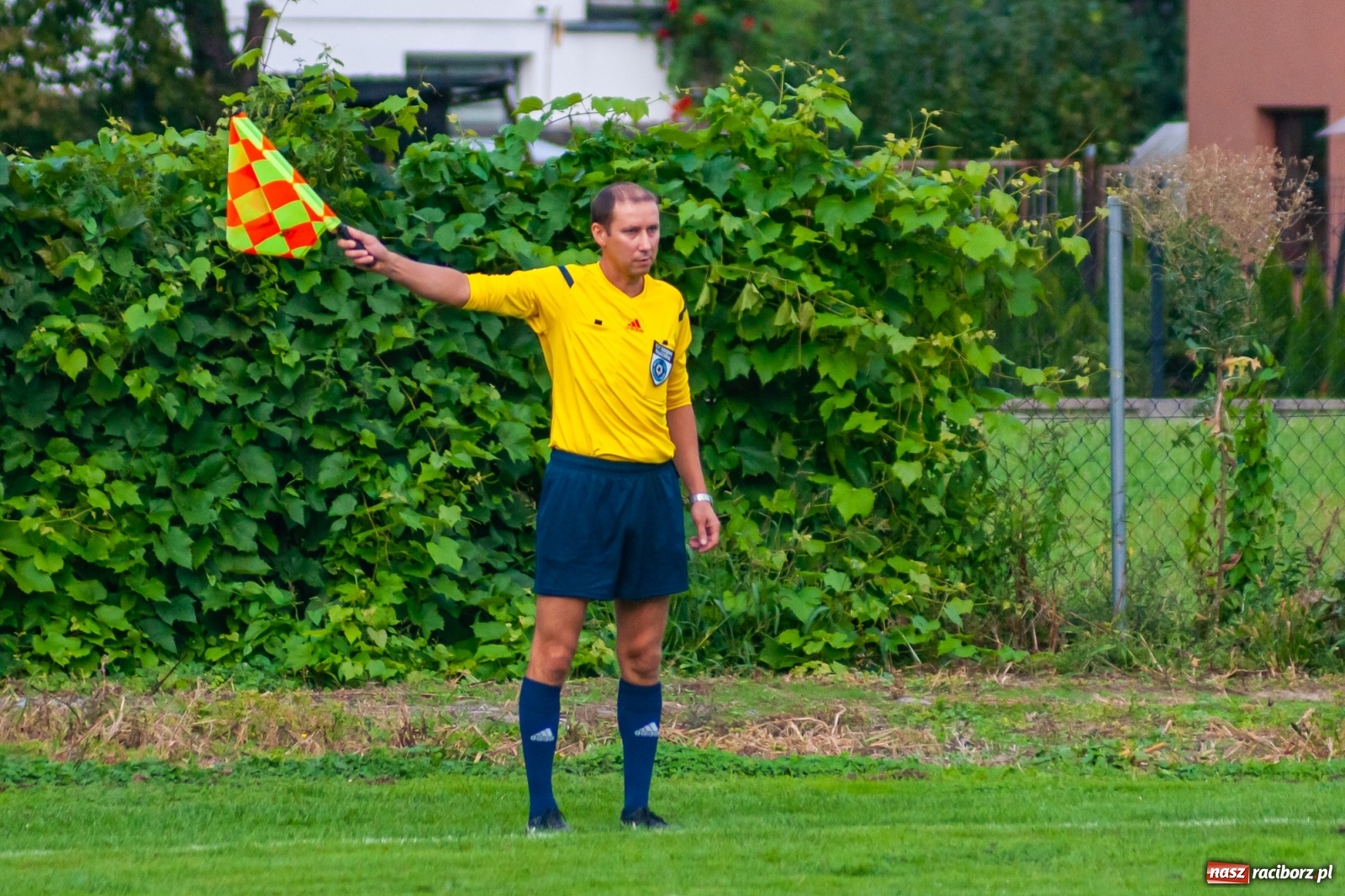 Zdjęcie w galerii na portalu naszraciborz.pl: Czerwona kartka pogrążyła Zameczek [FOTO] wiadomości z regionu