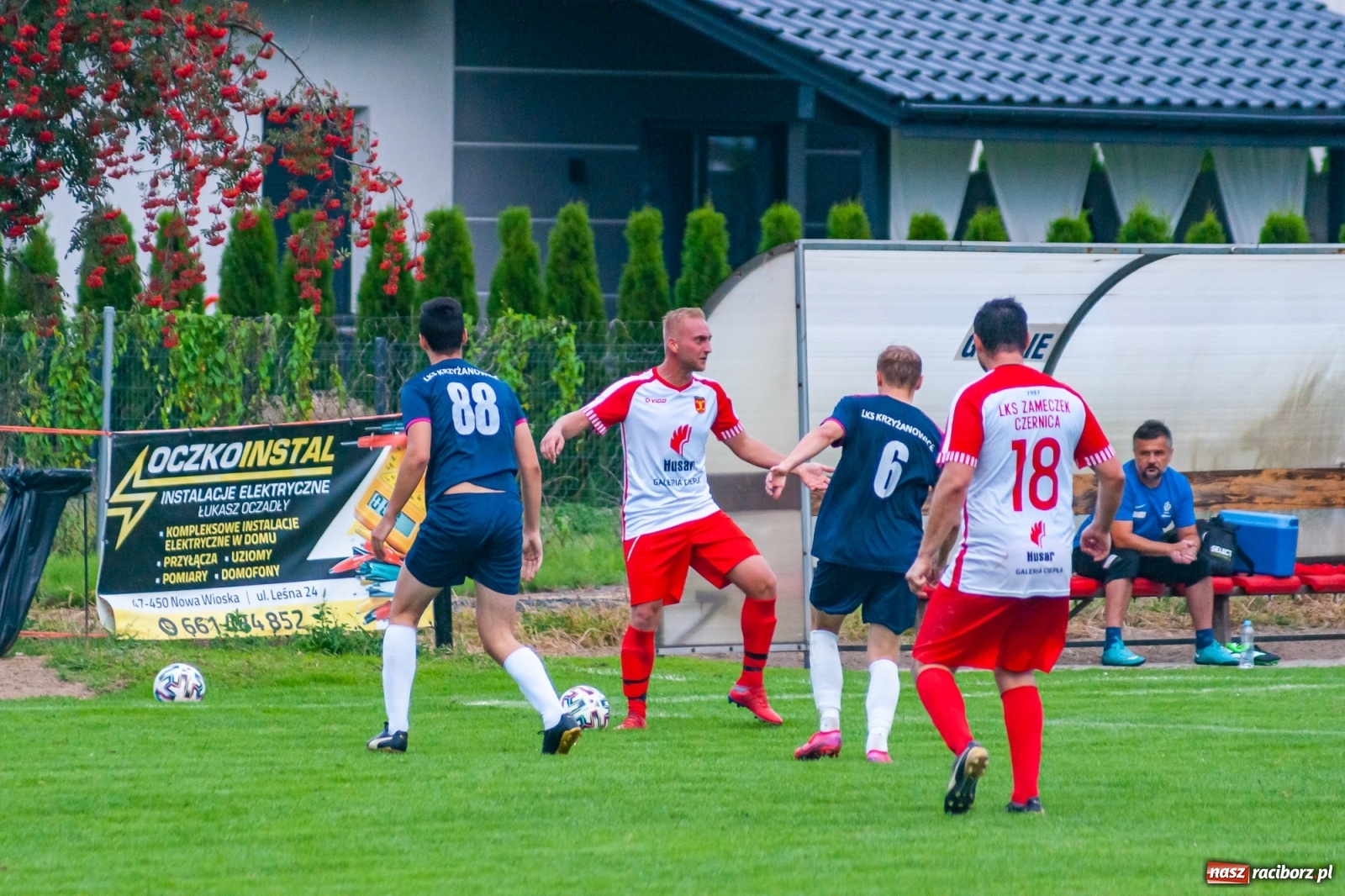 Zdjęcie w galerii na portalu naszraciborz.pl: Czerwona kartka pogrążyła Zameczek [FOTO] wiadomości z regionu