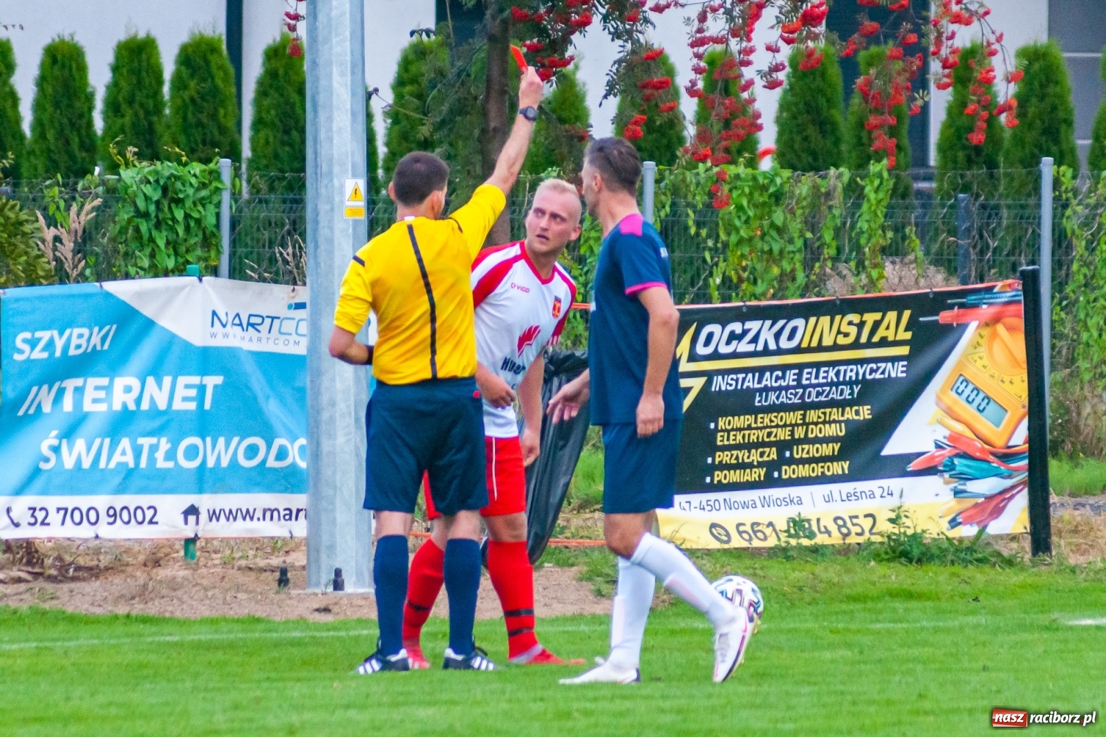 Zdjęcie w galerii na portalu naszraciborz.pl: Czerwona kartka pogrążyła Zameczek [FOTO] wiadomości z regionu