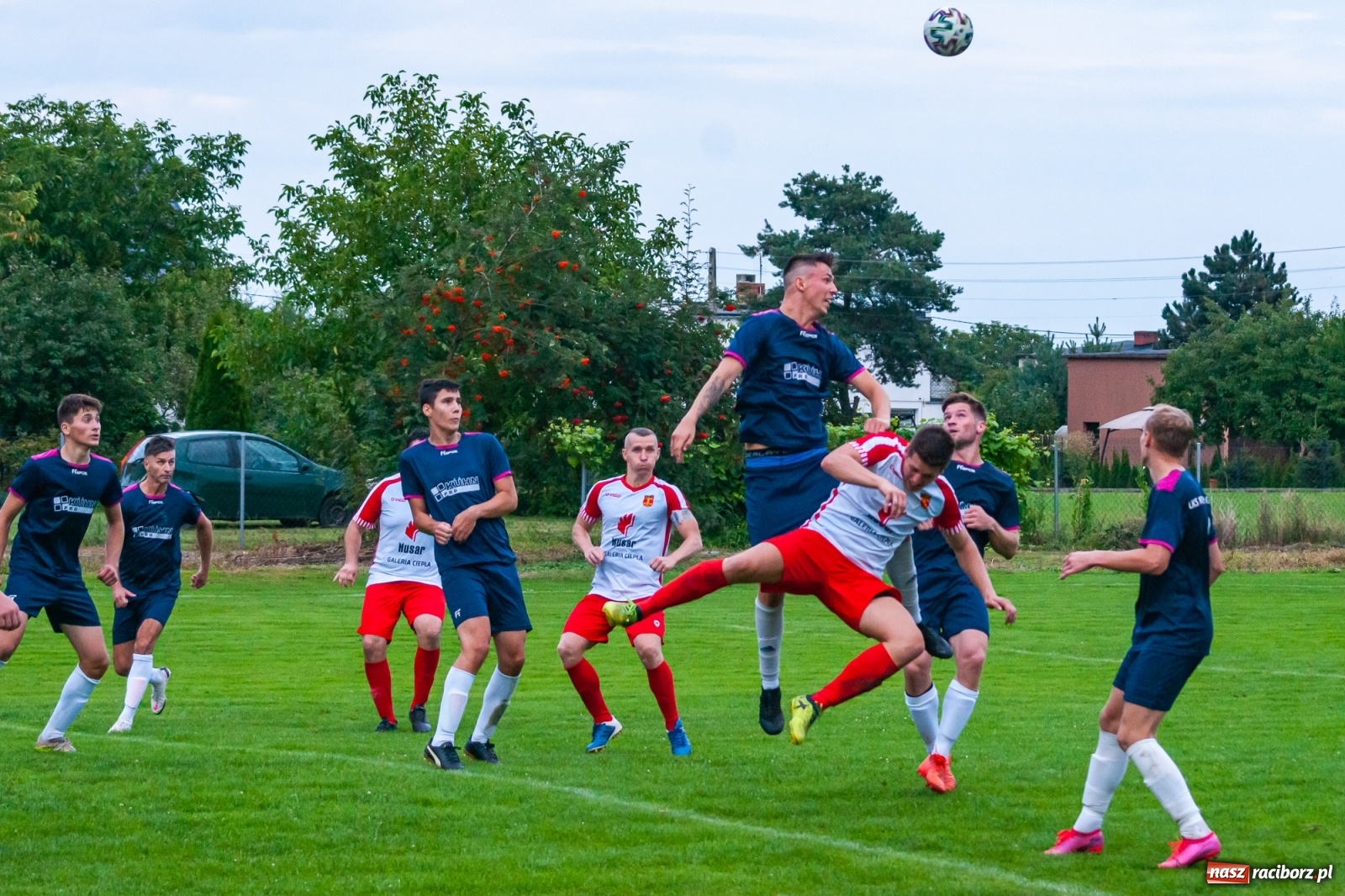 Zdjęcie w galerii na portalu naszraciborz.pl: Czerwona kartka pogrążyła Zameczek [FOTO] wiadomości z regionu