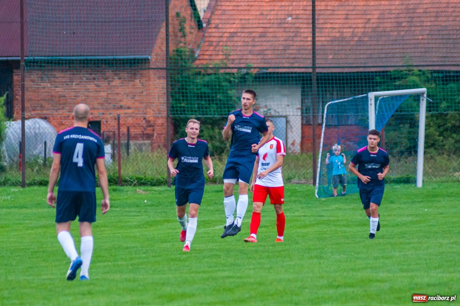 Zdjęcie w galerii na portalu naszraciborz.pl: Czerwona kartka pogrążyła Zameczek [FOTO] wiadomości z regionu
