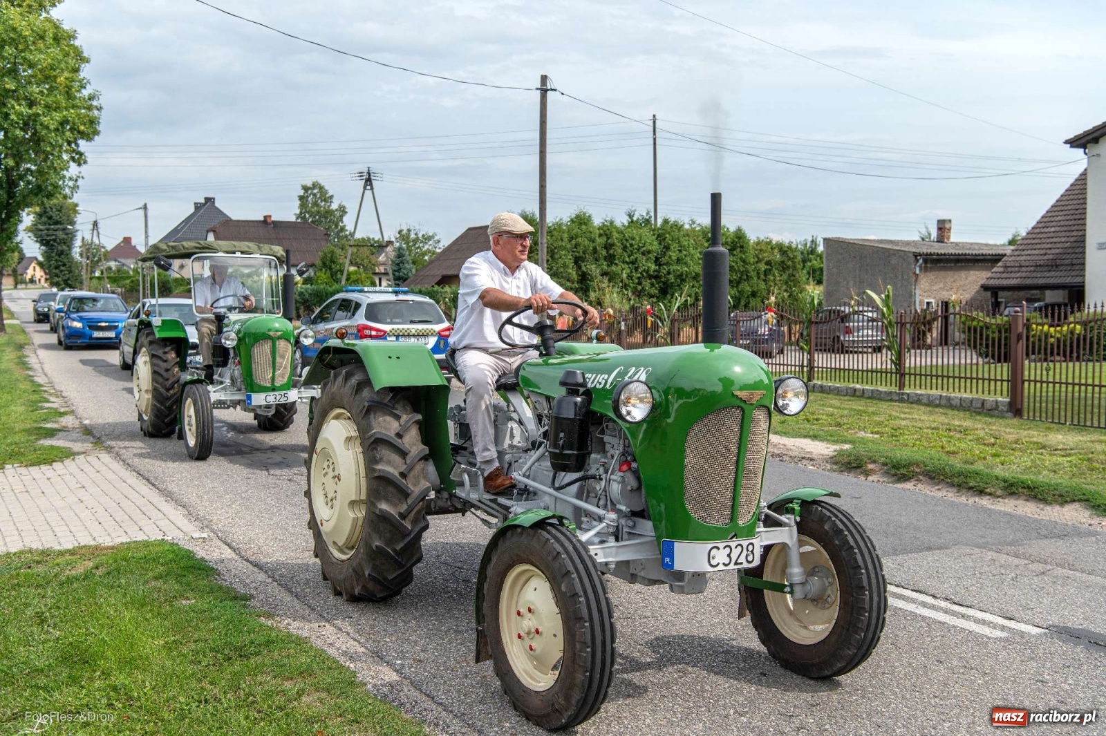 Zdjęcie w galerii na portalu naszraciborz.pl: Przez Raszczyce przeszedł barwny korowód wiadomości z regionu