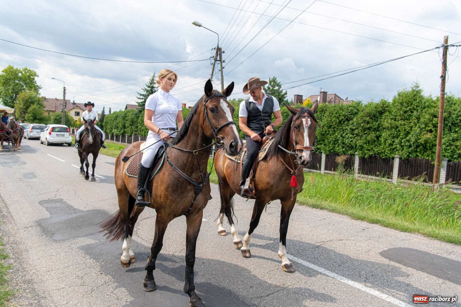 Zdjęcie w galerii na portalu naszraciborz.pl: Przez Raszczyce przeszedł barwny korowód wiadomości z regionu