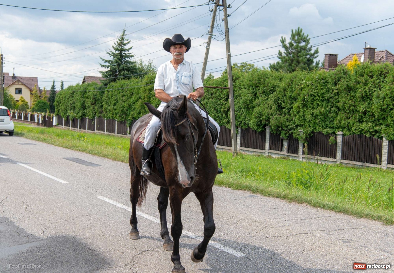 Zdjęcie w galerii na portalu naszraciborz.pl: Przez Raszczyce przeszedł barwny korowód wiadomości z regionu