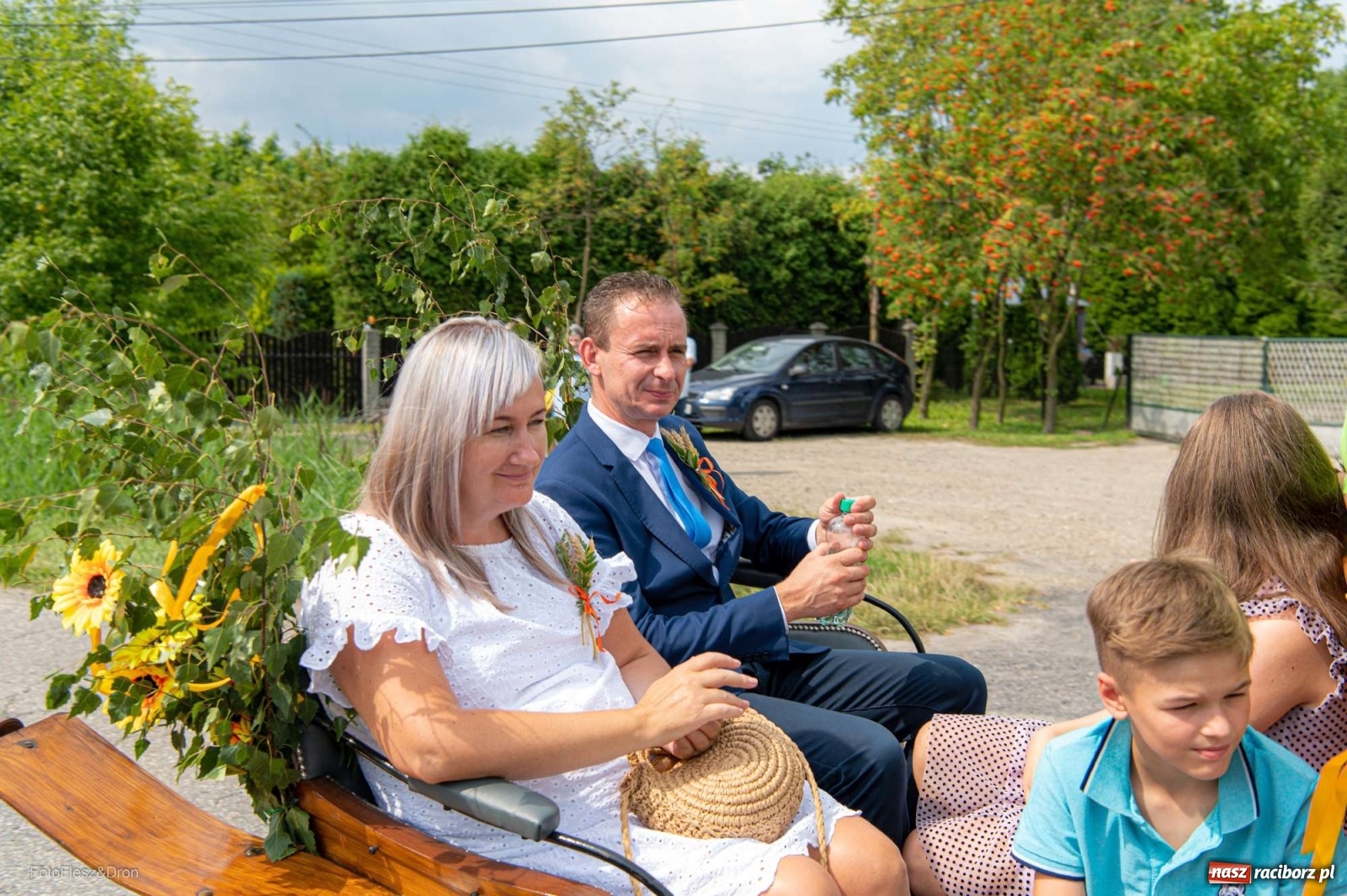 Zdjęcie w galerii na portalu naszraciborz.pl: Przez Raszczyce przeszedł barwny korowód wiadomości z regionu