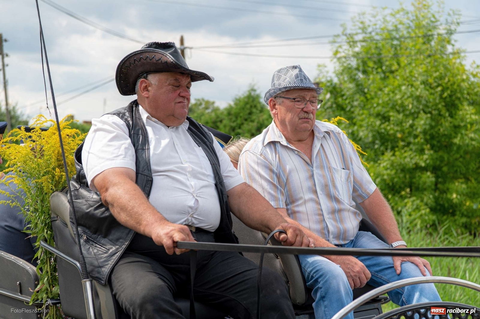 Zdjęcie w galerii na portalu naszraciborz.pl: Przez Raszczyce przeszedł barwny korowód wiadomości z regionu