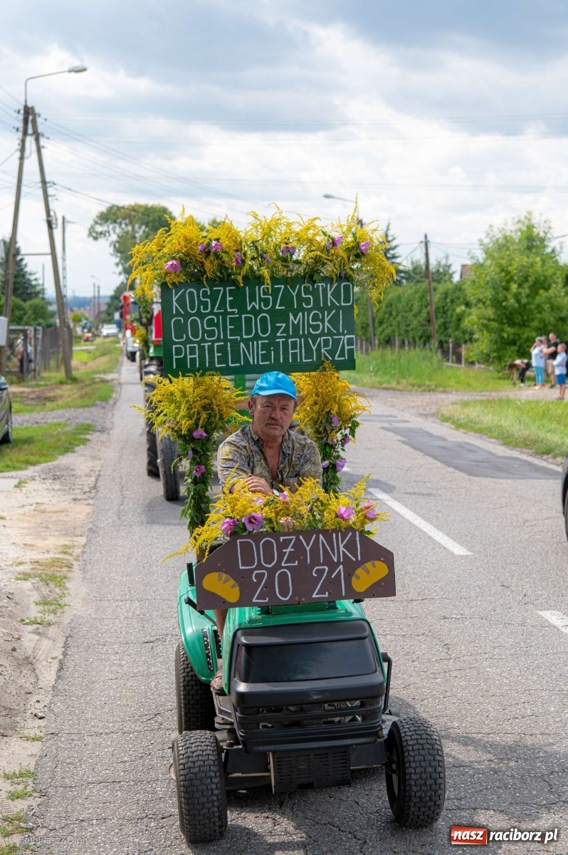 Zdjęcie w galerii na portalu naszraciborz.pl: Przez Raszczyce przeszedł barwny korowód wiadomości z regionu