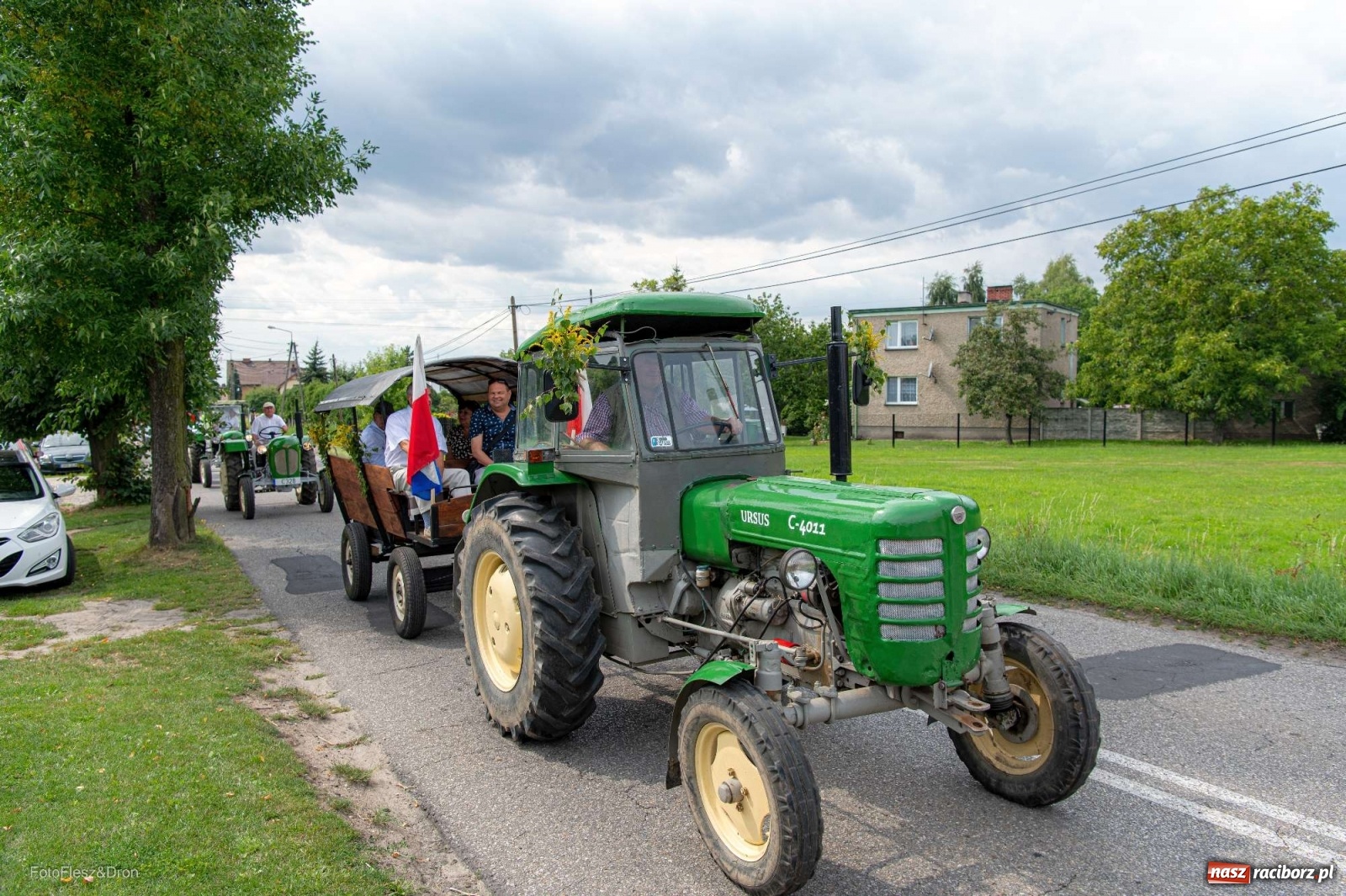 Zdjęcie w galerii na portalu naszraciborz.pl: Przez Raszczyce przeszedł barwny korowód wiadomości z regionu