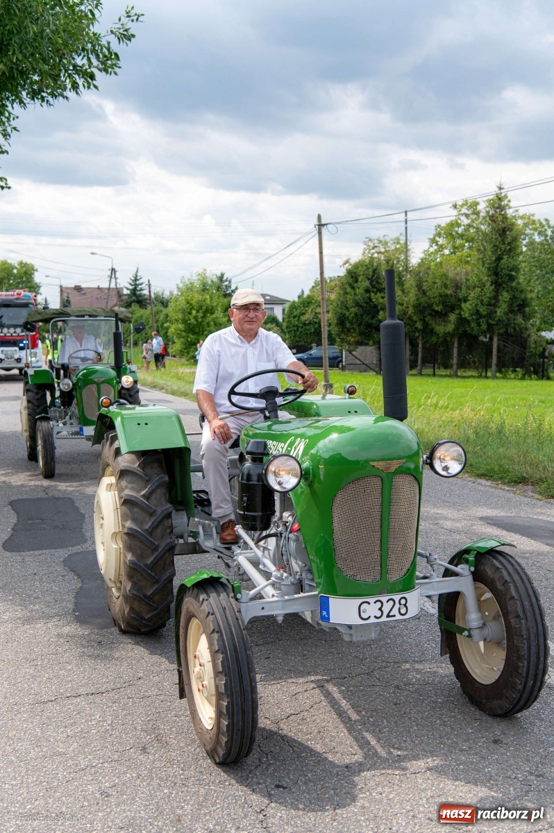 Zdjęcie w galerii na portalu naszraciborz.pl: Przez Raszczyce przeszedł barwny korowód wiadomości z regionu