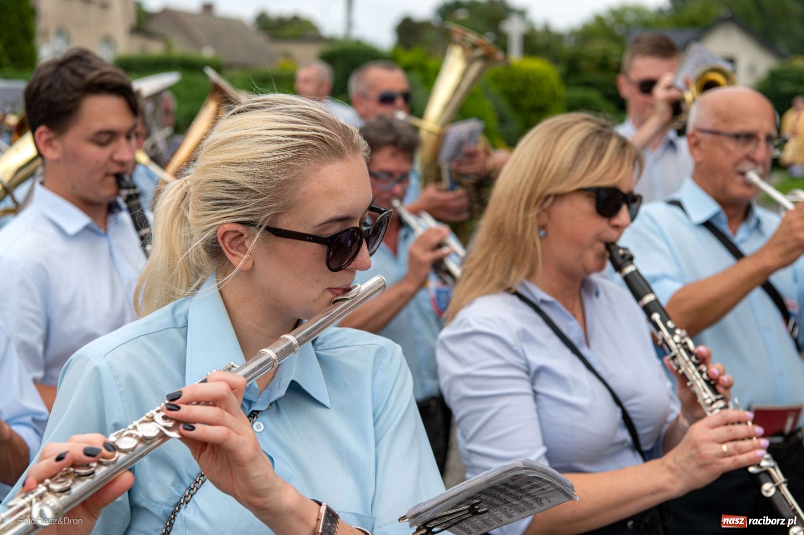 Zdjęcie w galerii na portalu naszraciborz.pl: Przez Raszczyce przeszedł barwny korowód wiadomości z regionu