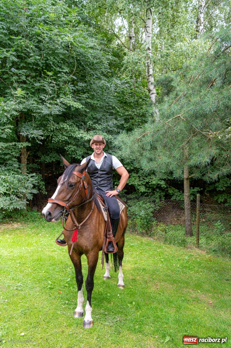 Zdjęcie w galerii na portalu naszraciborz.pl: Przez Raszczyce przeszedł barwny korowód wiadomości z regionu