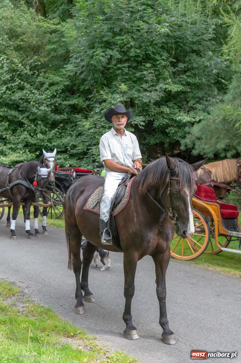 Zdjęcie w galerii na portalu naszraciborz.pl: Przez Raszczyce przeszedł barwny korowód wiadomości z regionu