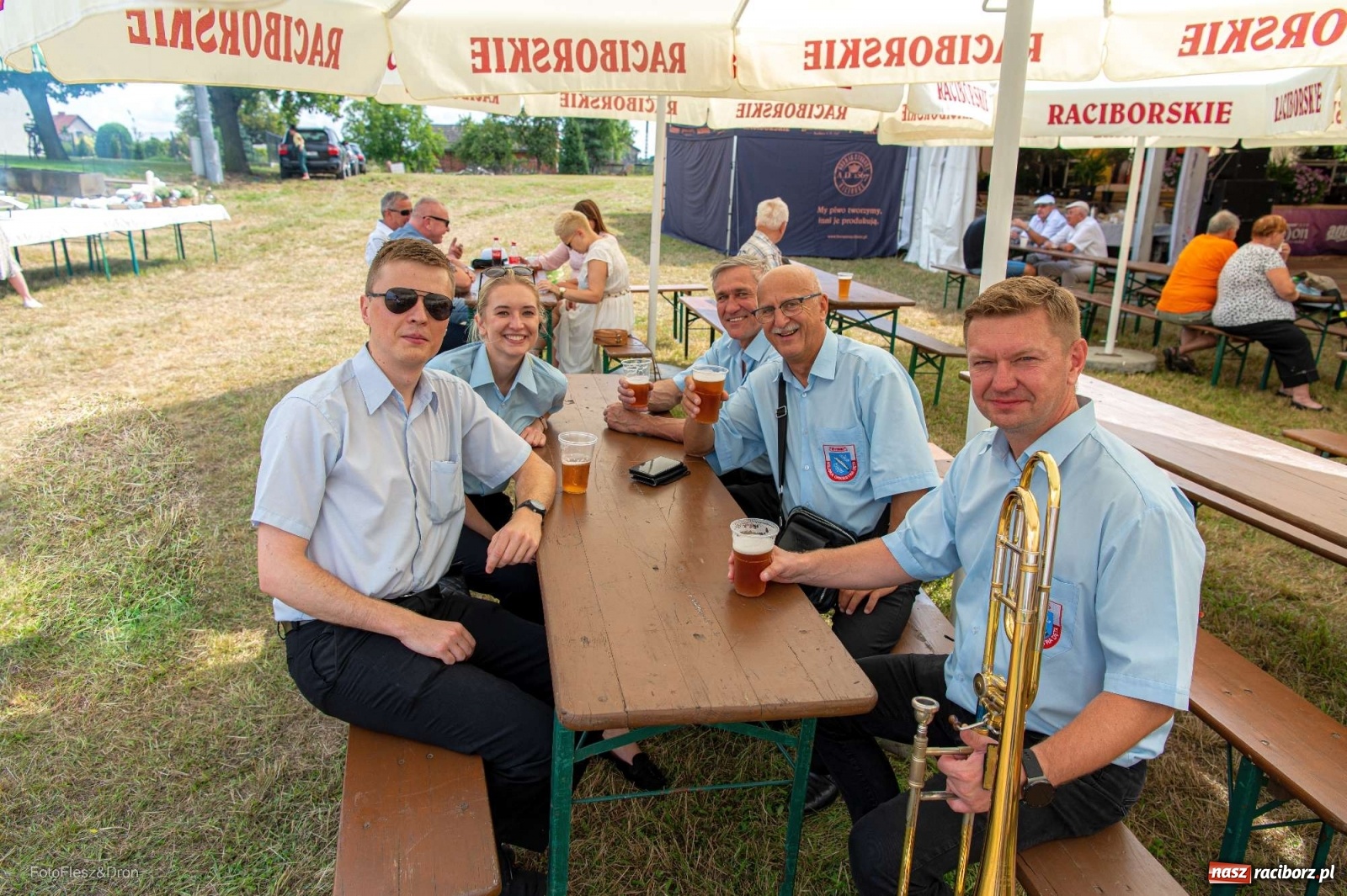 Zdjęcie w galerii na portalu naszraciborz.pl: Przez Raszczyce przeszedł barwny korowód wiadomości z regionu