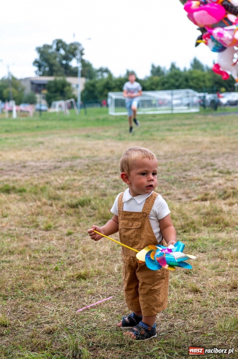 Zdjęcie w galerii na portalu naszraciborz.pl: Przez Raszczyce przeszedł barwny korowód wiadomości z regionu