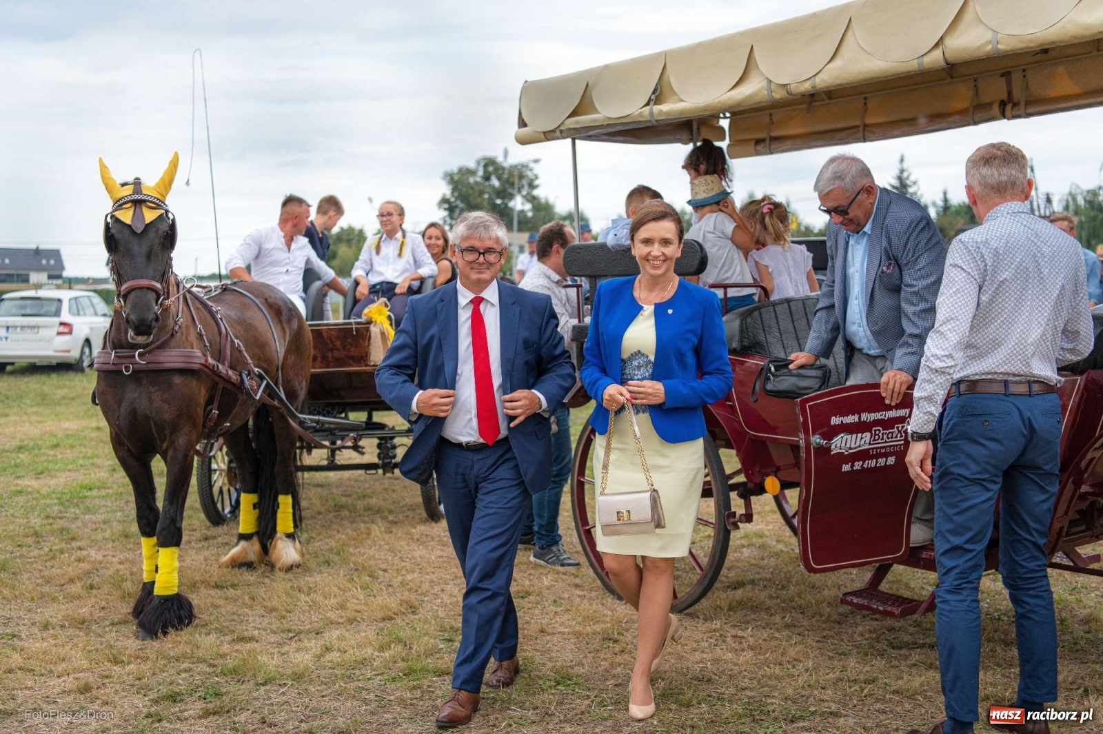 Zdjęcie w galerii na portalu naszraciborz.pl: Przez Raszczyce przeszedł barwny korowód wiadomości z regionu