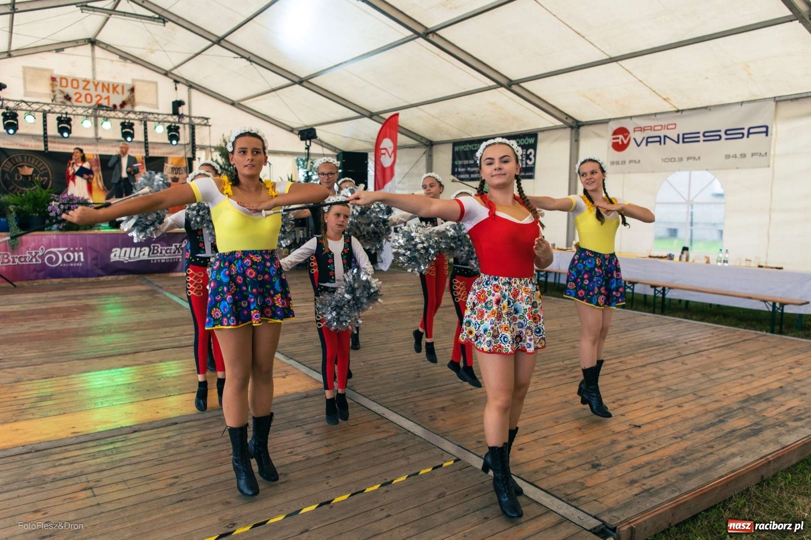 Zdjęcie w galerii na portalu naszraciborz.pl: Przez Raszczyce przeszedł barwny korowód wiadomości z regionu