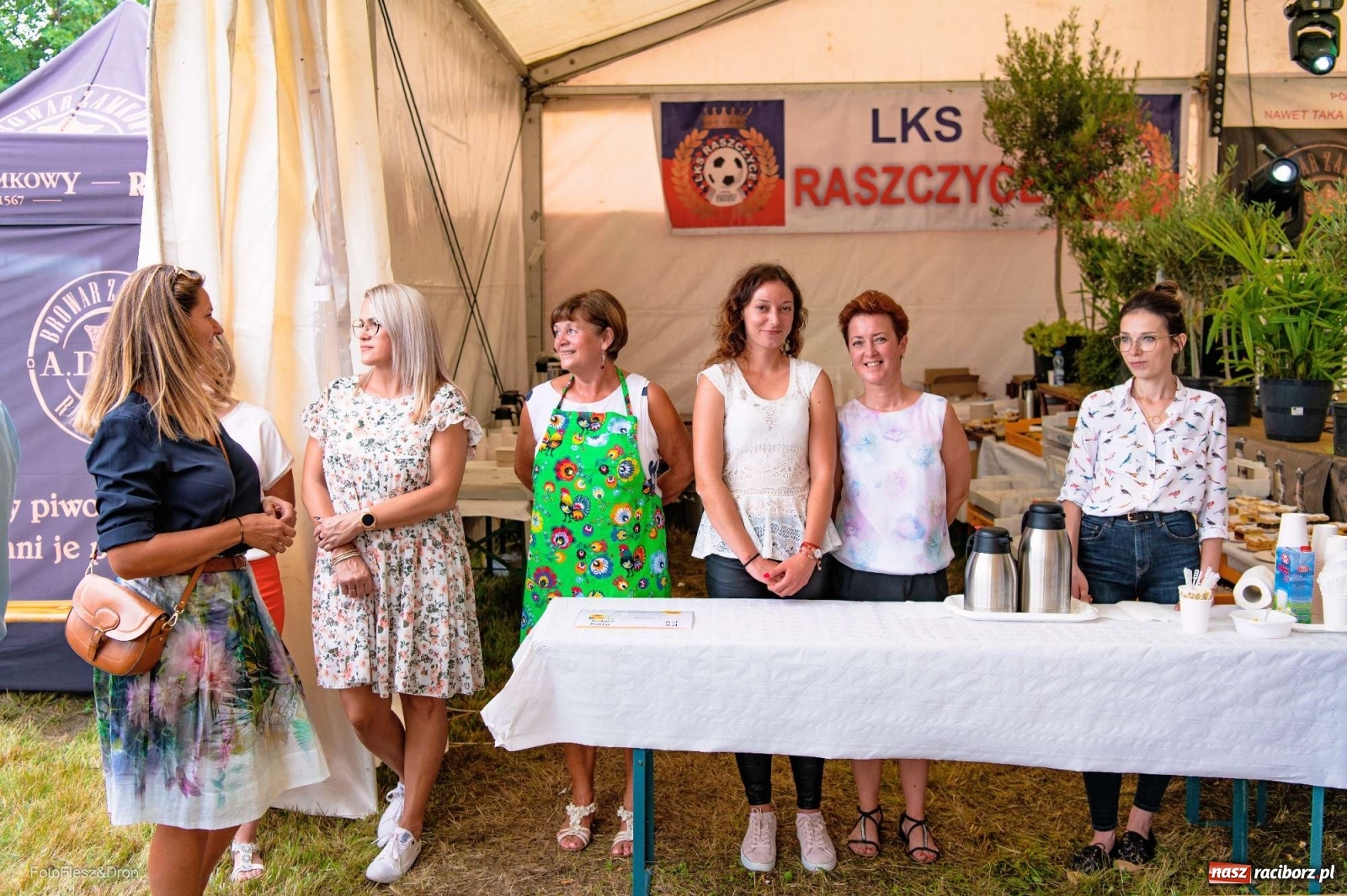 Zdjęcie w galerii na portalu naszraciborz.pl: Przez Raszczyce przeszedł barwny korowód wiadomości z regionu