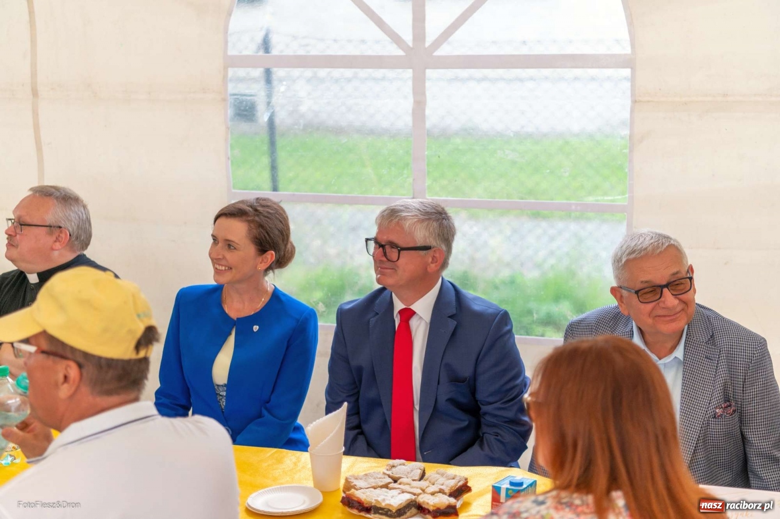 Zdjęcie w galerii na portalu naszraciborz.pl: Przez Raszczyce przeszedł barwny korowód wiadomości z regionu