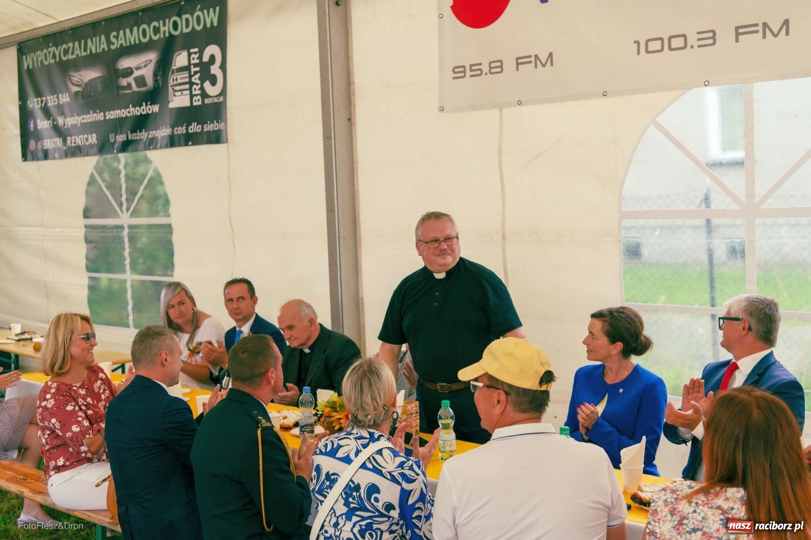 Zdjęcie w galerii na portalu naszraciborz.pl: Przez Raszczyce przeszedł barwny korowód wiadomości z regionu
