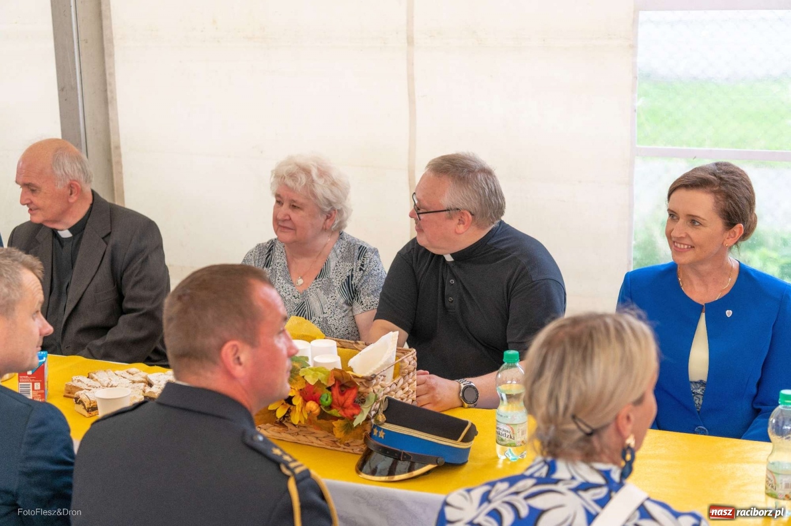 Zdjęcie w galerii na portalu naszraciborz.pl: Przez Raszczyce przeszedł barwny korowód wiadomości z regionu
