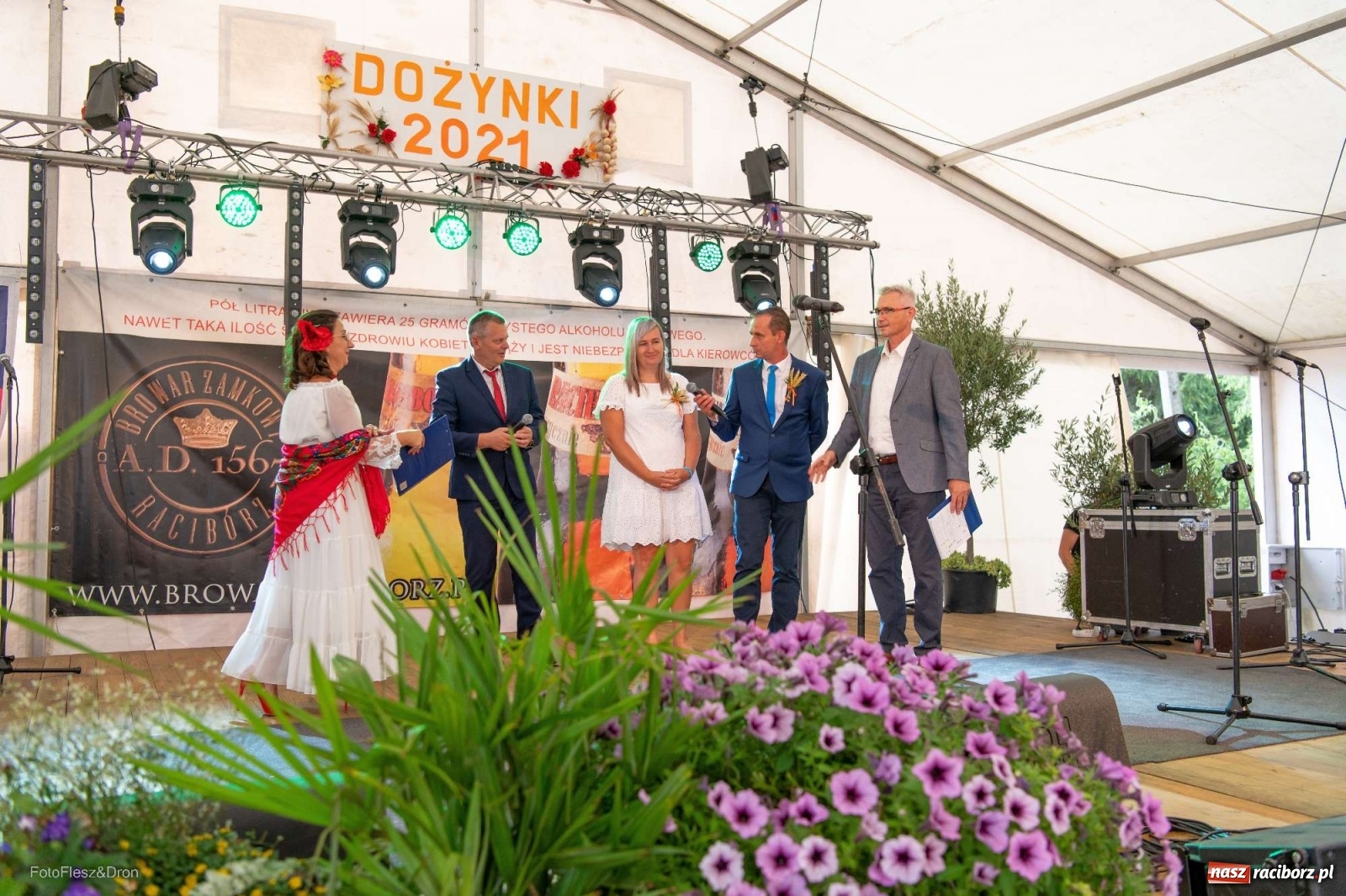 Zdjęcie w galerii na portalu naszraciborz.pl: Przez Raszczyce przeszedł barwny korowód wiadomości z regionu