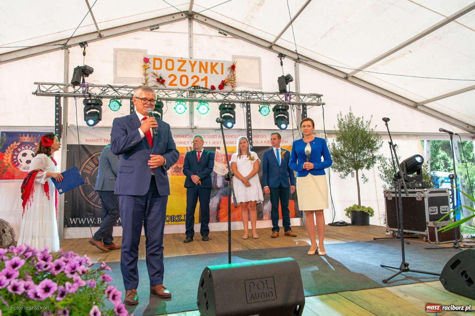 Zdjęcie w galerii na portalu naszraciborz.pl: Przez Raszczyce przeszedł barwny korowód wiadomości z regionu