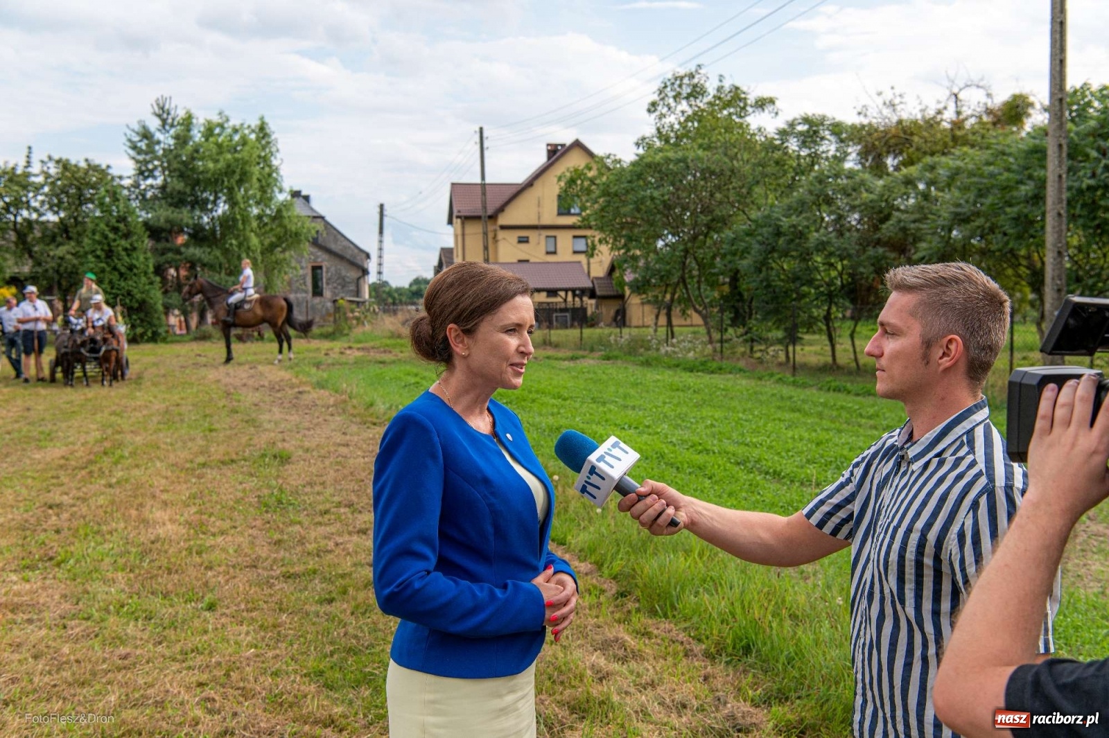 Zdjęcie w galerii na portalu naszraciborz.pl: Przez Raszczyce przeszedł barwny korowód wiadomości z regionu