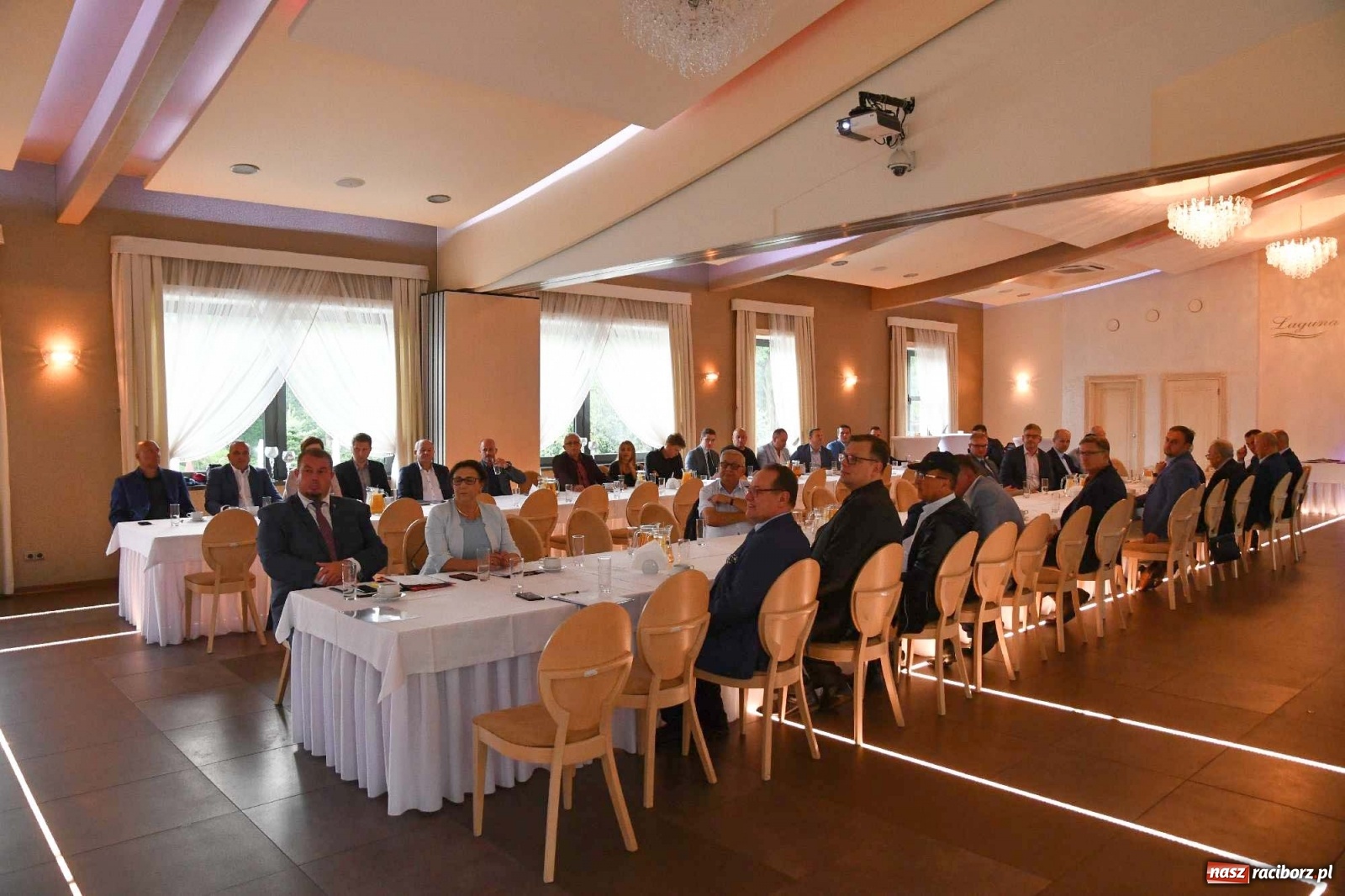 Zdjęcie w galerii na portalu naszraciborz.pl: Władze powiatu zaprosiły przedsiębiorców do Szymocic. Rozmawiano o biznesie wiadomości z regionu