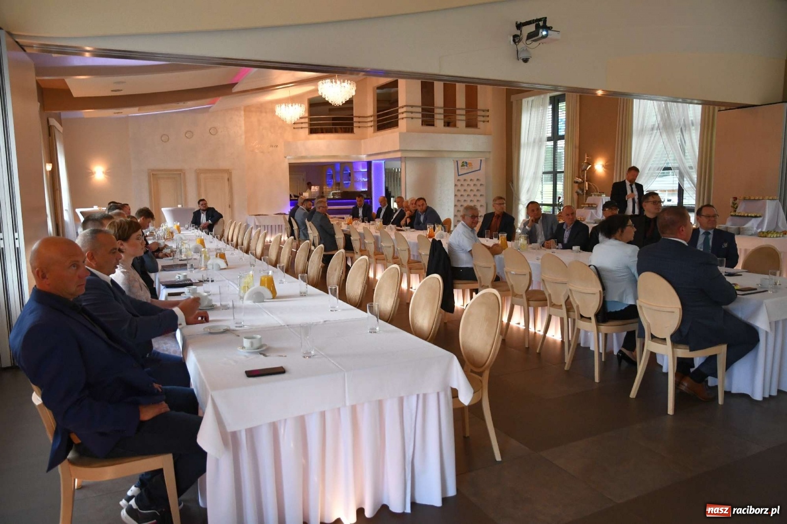Zdjęcie w galerii na portalu naszraciborz.pl: Władze powiatu zaprosiły przedsiębiorców do Szymocic. Rozmawiano o biznesie wiadomości z regionu