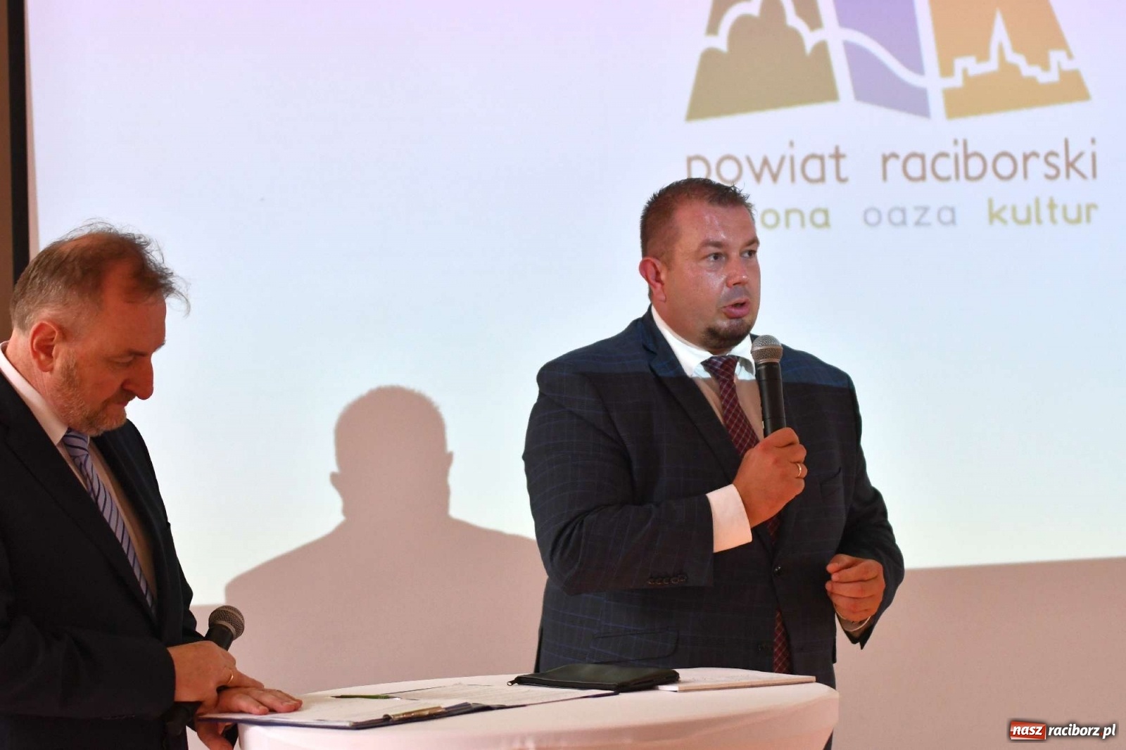 Zdjęcie w galerii na portalu naszraciborz.pl: Władze powiatu zaprosiły przedsiębiorców do Szymocic. Rozmawiano o biznesie wiadomości z regionu