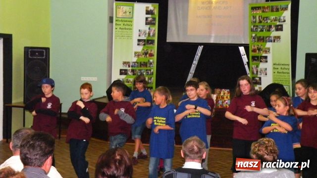 Zdjęcie w galerii na portalu naszraciborz.pl: Walijczycy na warsztatach w MDK-u wiadomości z regionu