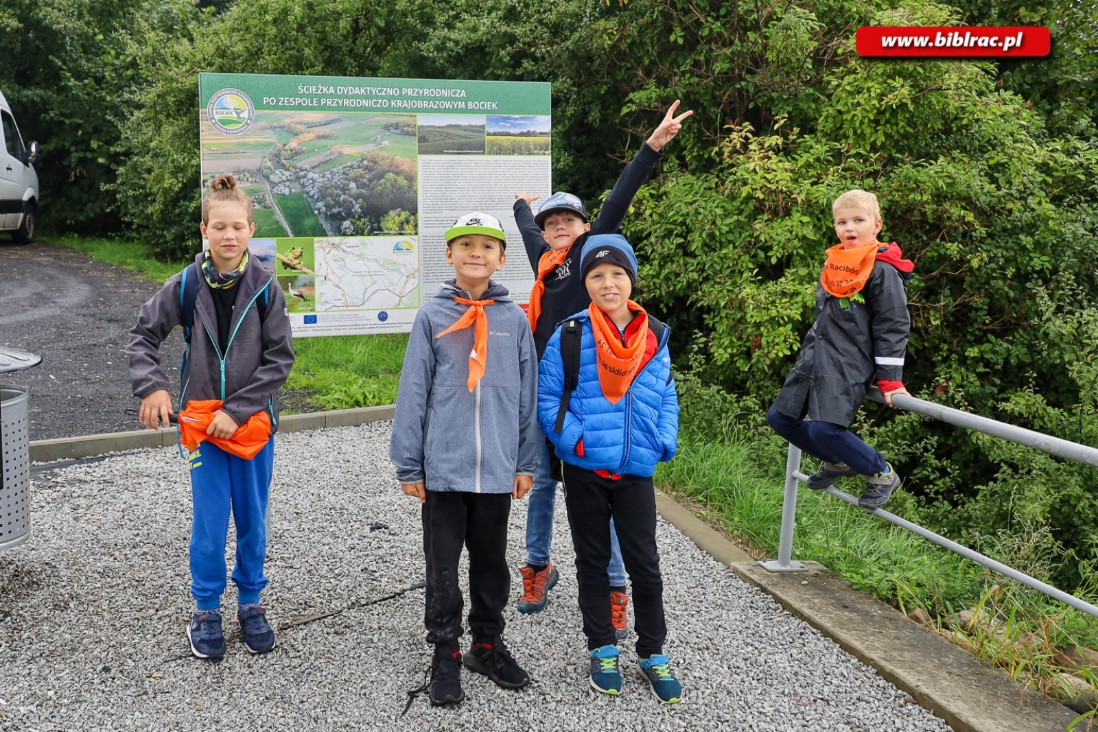 Zdjęcie w galerii na portalu naszraciborz.pl: Wycieczka po gminach powiatu na zakończenie wakacji z Biblioteką [FOTO i WIDEO] wiadomości z regionu