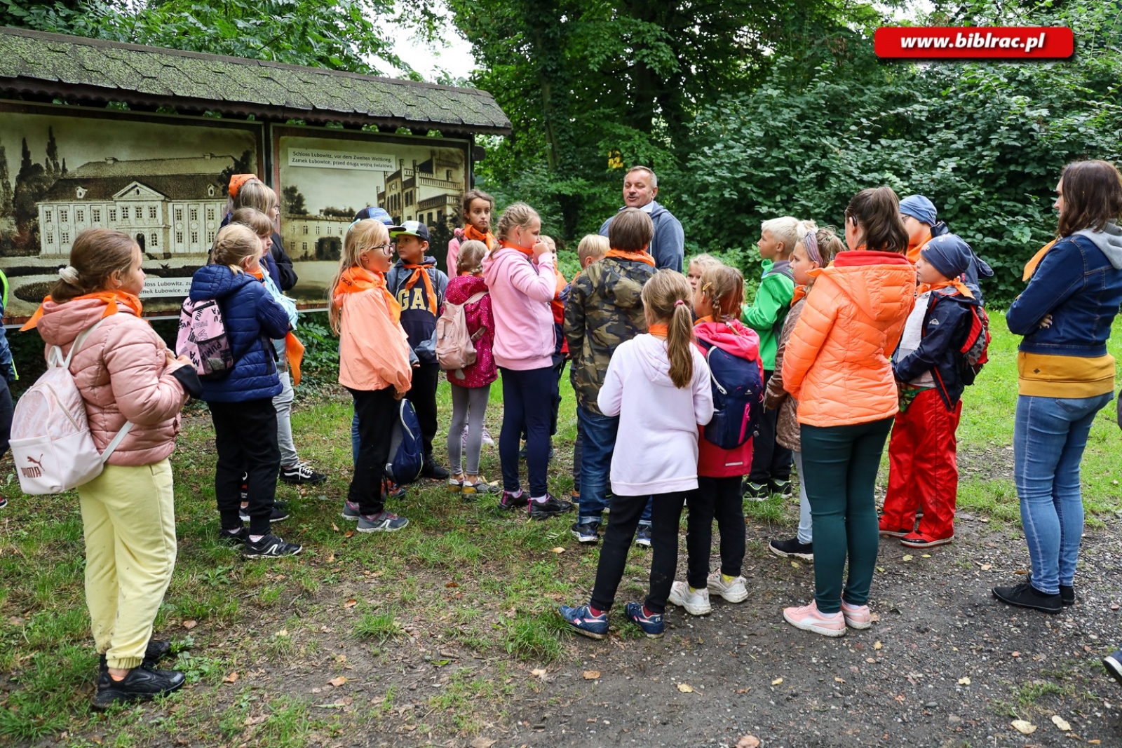 Zdjęcie w galerii na portalu naszraciborz.pl: Wycieczka po gminach powiatu na zakończenie wakacji z Biblioteką [FOTO i WIDEO] wiadomości z regionu
