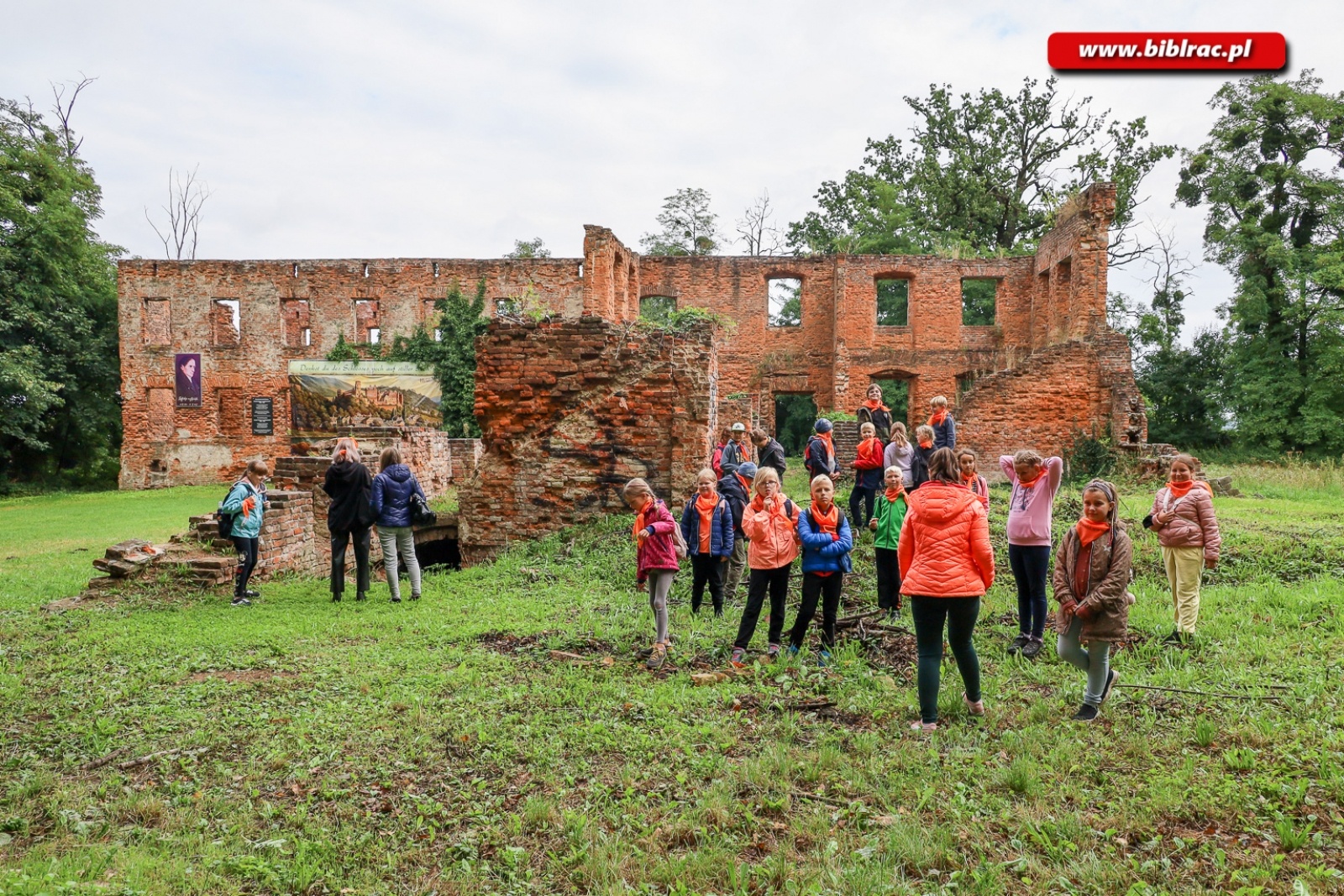 Zdjęcie w galerii na portalu naszraciborz.pl: Wycieczka po gminach powiatu na zakończenie wakacji z Biblioteką [FOTO i WIDEO] wiadomości z regionu