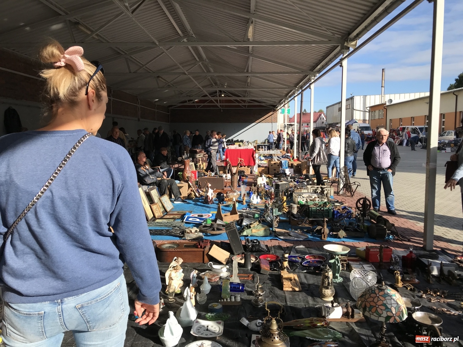 Zdjęcie w galerii na portalu naszraciborz.pl: Targ w Pietrowicach Wielkich. Coraz więcej sprzedających, coraz więcej nowizny wiadomości z regionu