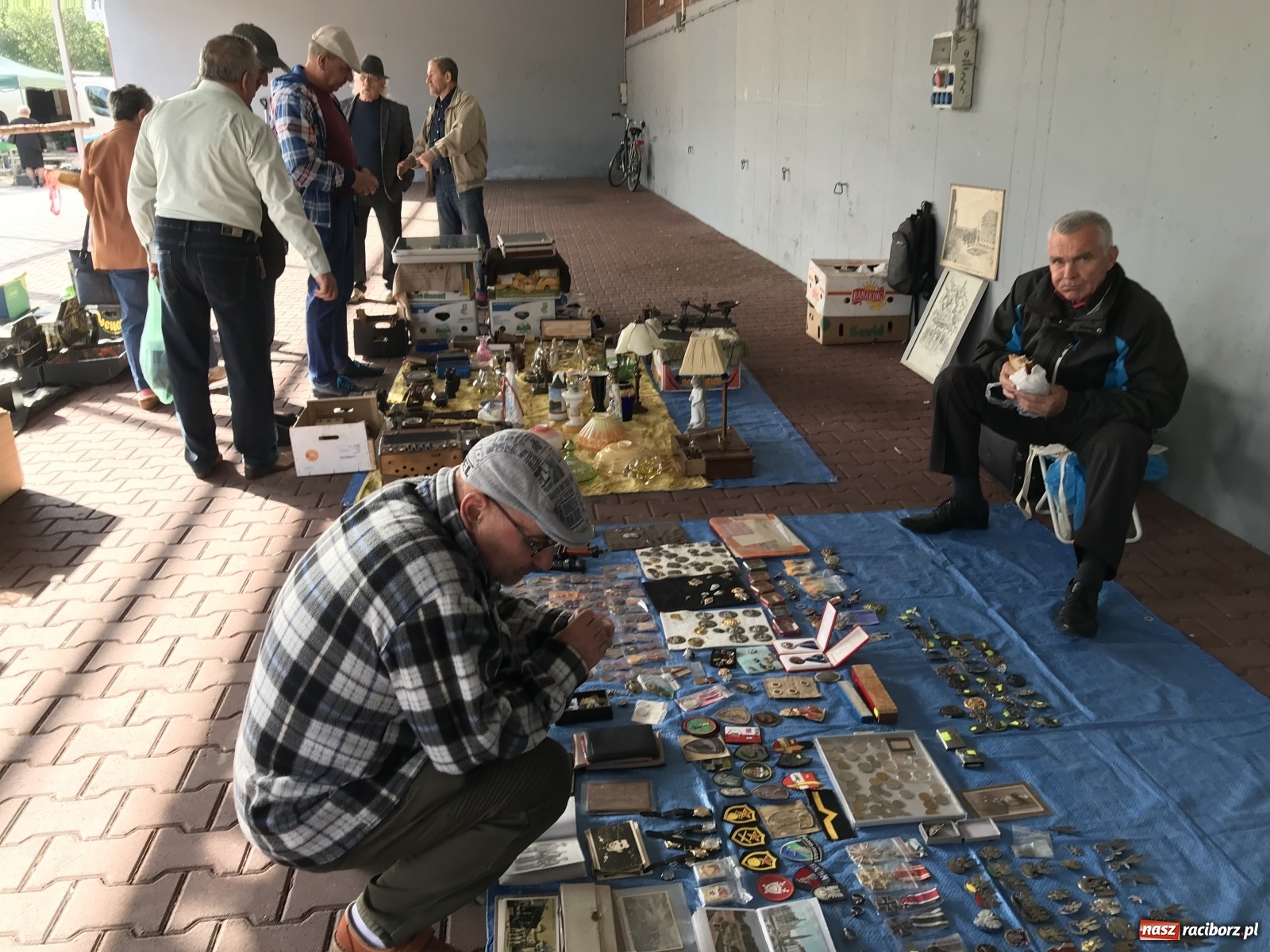 Zdjęcie w galerii na portalu naszraciborz.pl: Targ w Pietrowicach Wielkich. Coraz więcej sprzedających, coraz więcej nowizny wiadomości z regionu
