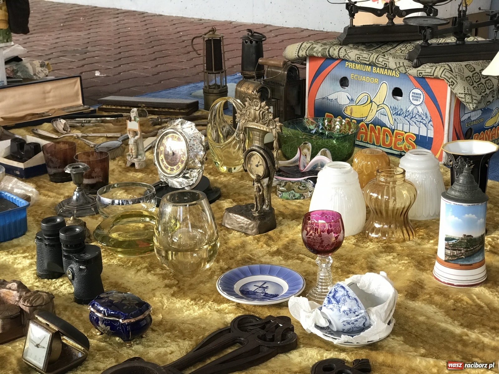 Zdjęcie w galerii na portalu naszraciborz.pl: Targ w Pietrowicach Wielkich. Coraz więcej sprzedających, coraz więcej nowizny wiadomości z regionu