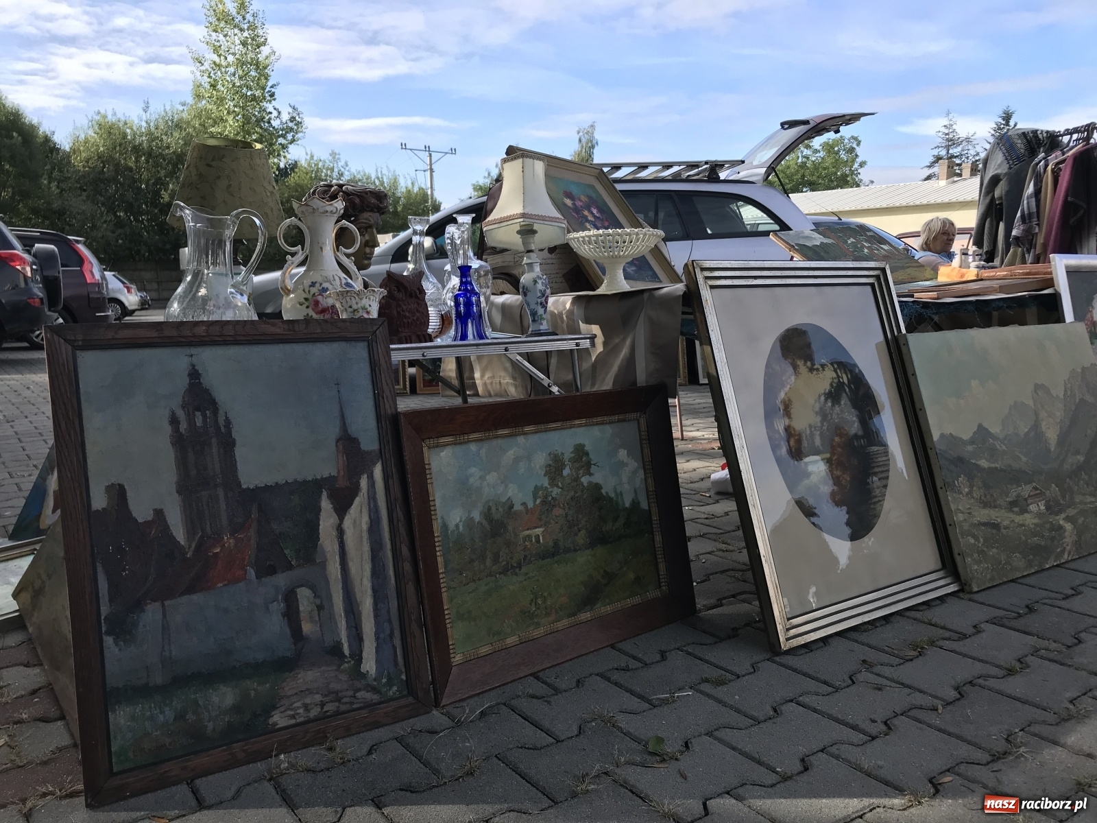 Zdjęcie w galerii na portalu naszraciborz.pl: Targ w Pietrowicach Wielkich. Coraz więcej sprzedających, coraz więcej nowizny wiadomości z regionu